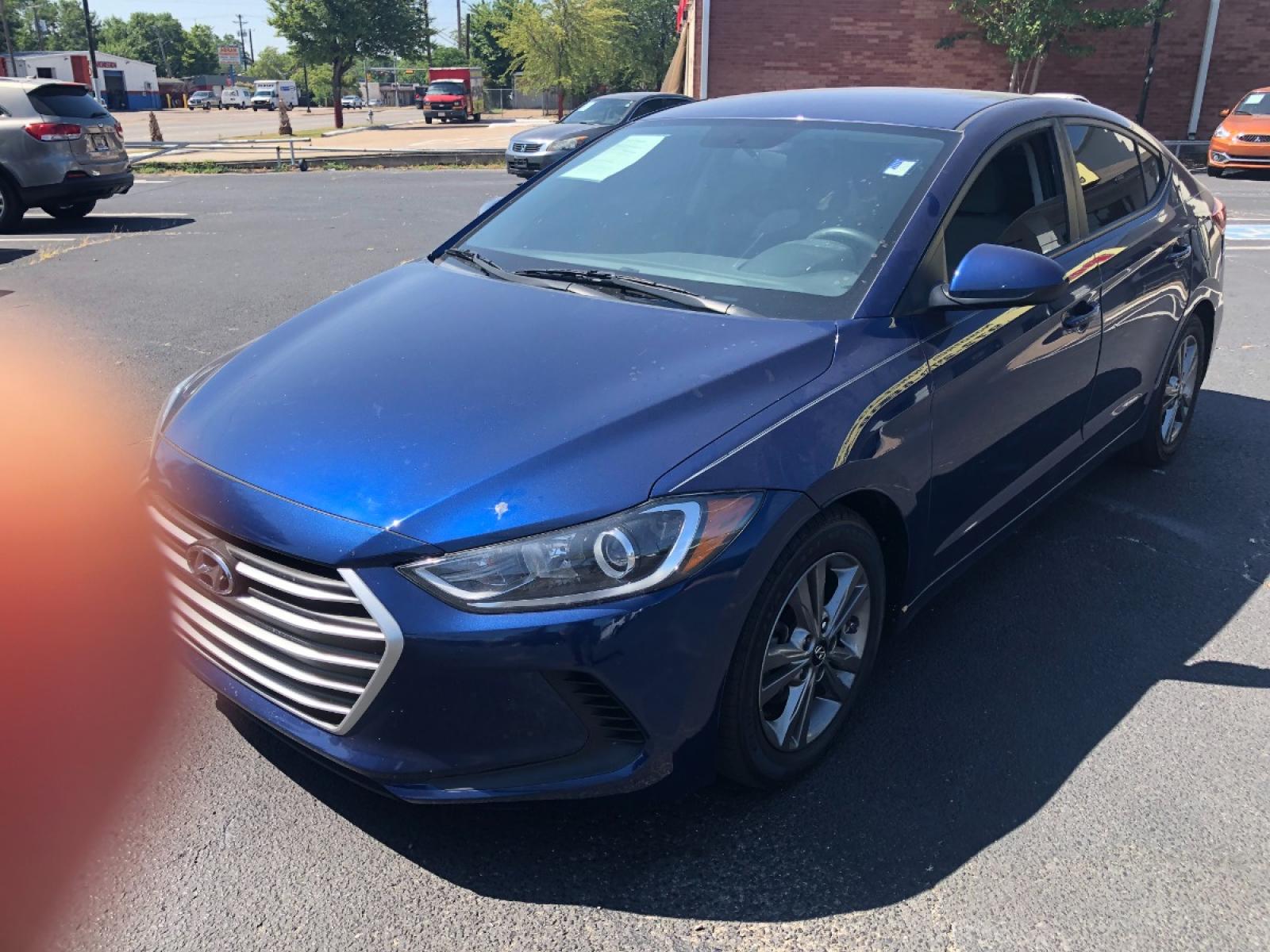 2017 Hyundai Elantra Limited (5NPD84LF1HH) with an 1.8L L4 DOHC 16V engine, 6A transmission, located at 301 S.first st, garland , TX, 75040, (972) 272-8878, 32.910500, -96.631042 - Photo #0