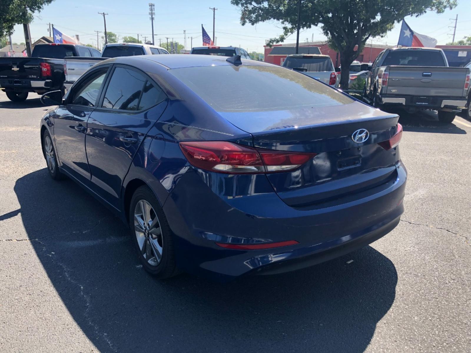 2017 Hyundai Elantra Limited (5NPD84LF1HH) with an 1.8L L4 DOHC 16V engine, 6A transmission, located at 301 S.first st, garland , TX, 75040, (972) 272-8878, 32.910500, -96.631042 - Photo #4