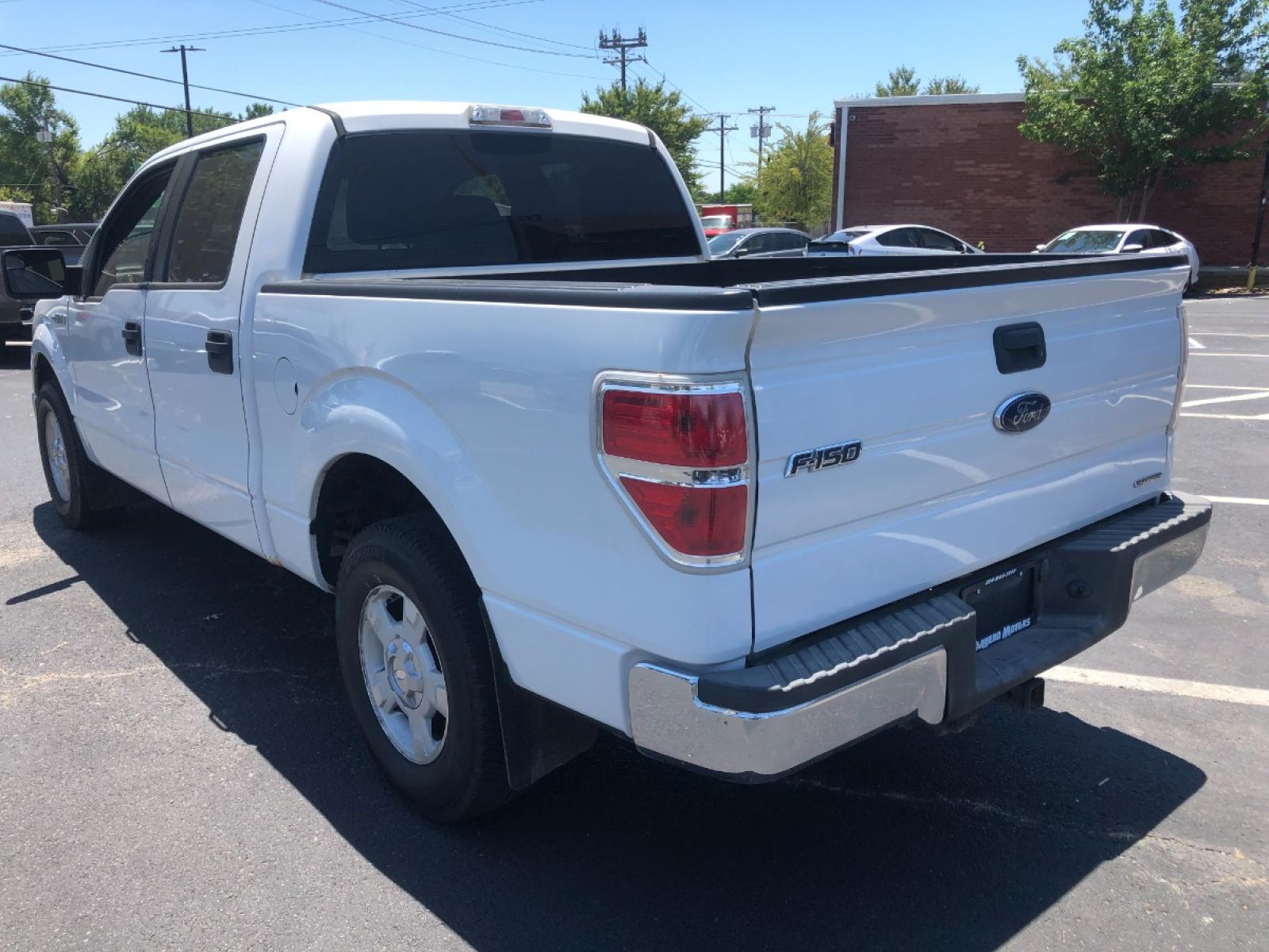 2013 white Ford F-150 FX2 SuperCrew 5.5-ft. Bed 2WD (1FTFW1CF9DF) with an 5.0L V8 engine, 6-Speed Automatic transmission, located at 301 S.first st, garland , TX, 75040, (972) 272-8878, 32.910500, -96.631042 - Photo #2