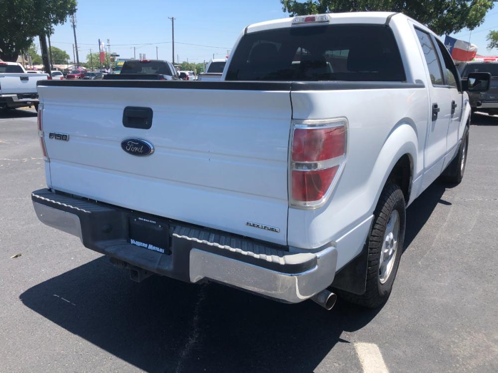 2013 white Ford F-150 FX2 SuperCrew 5.5-ft. Bed 2WD (1FTFW1CF9DF) with an 5.0L V8 engine, 6-Speed Automatic transmission, located at 7512 C F Hawn Fwy, Dallas, TX, 75217, (214) 391-9600, 32.719147, -96.691788 - Photo #4