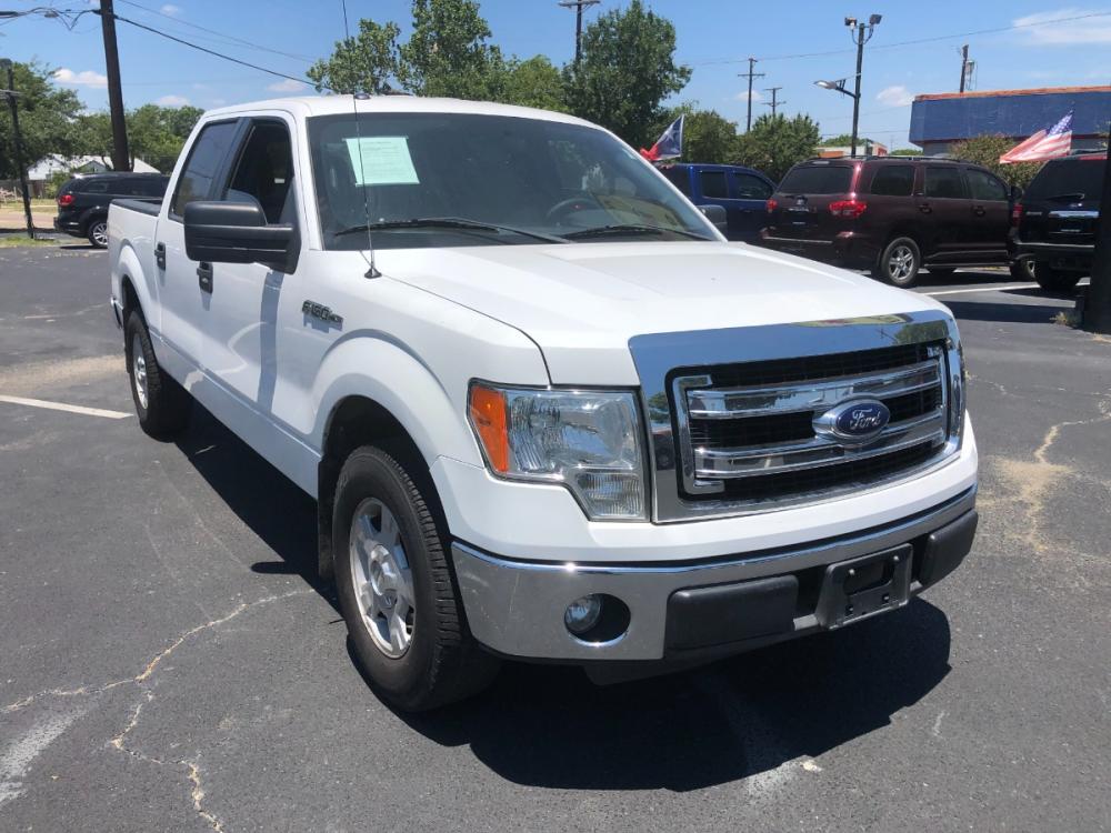2013 white Ford F-150 FX2 SuperCrew 5.5-ft. Bed 2WD (1FTFW1CF9DF) with an 5.0L V8 engine, 6-Speed Automatic transmission, located at 7512 C F Hawn Fwy, Dallas, TX, 75217, (214) 391-9600, 32.719147, -96.691788 - Photo #7