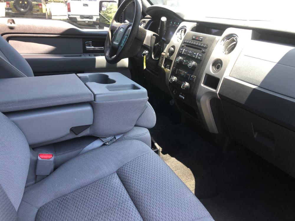 2013 white Ford F-150 FX2 SuperCrew 5.5-ft. Bed 2WD (1FTFW1CF9DF) with an 5.0L V8 engine, 6-Speed Automatic transmission, located at 7512 C F Hawn Fwy, Dallas, TX, 75217, (214) 391-9600, 32.719147, -96.691788 - Photo #8