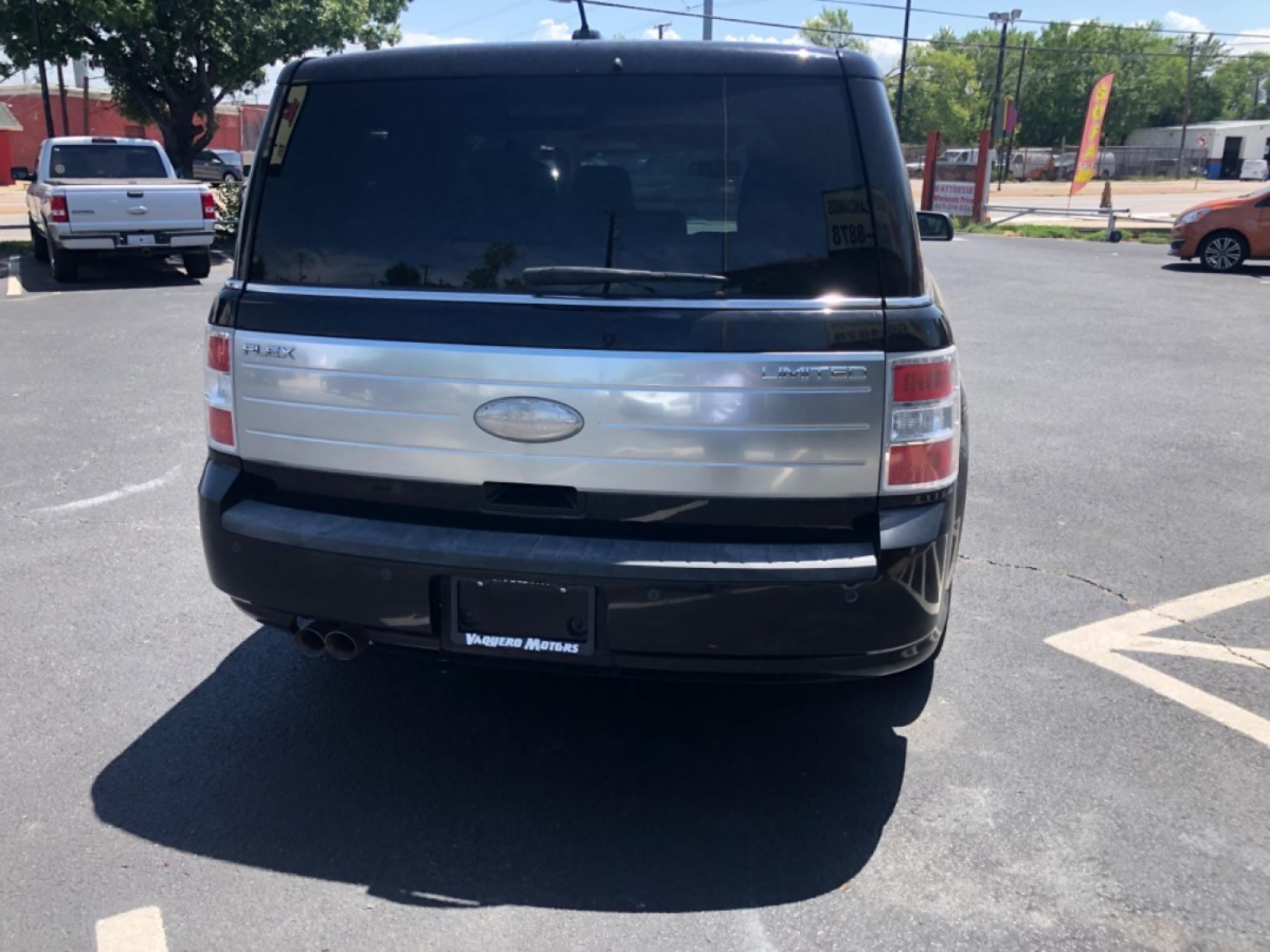 2012 Ford Flex Limited FWD (2FMGK5DC4CB) with an 3.5L V6 DOHC 24V engine, 6-Speed Automatic Overdrive transmission, located at 301 S.first st, garland , TX, 75040, (972) 272-8878, 32.910500, -96.631042 - Photo #4