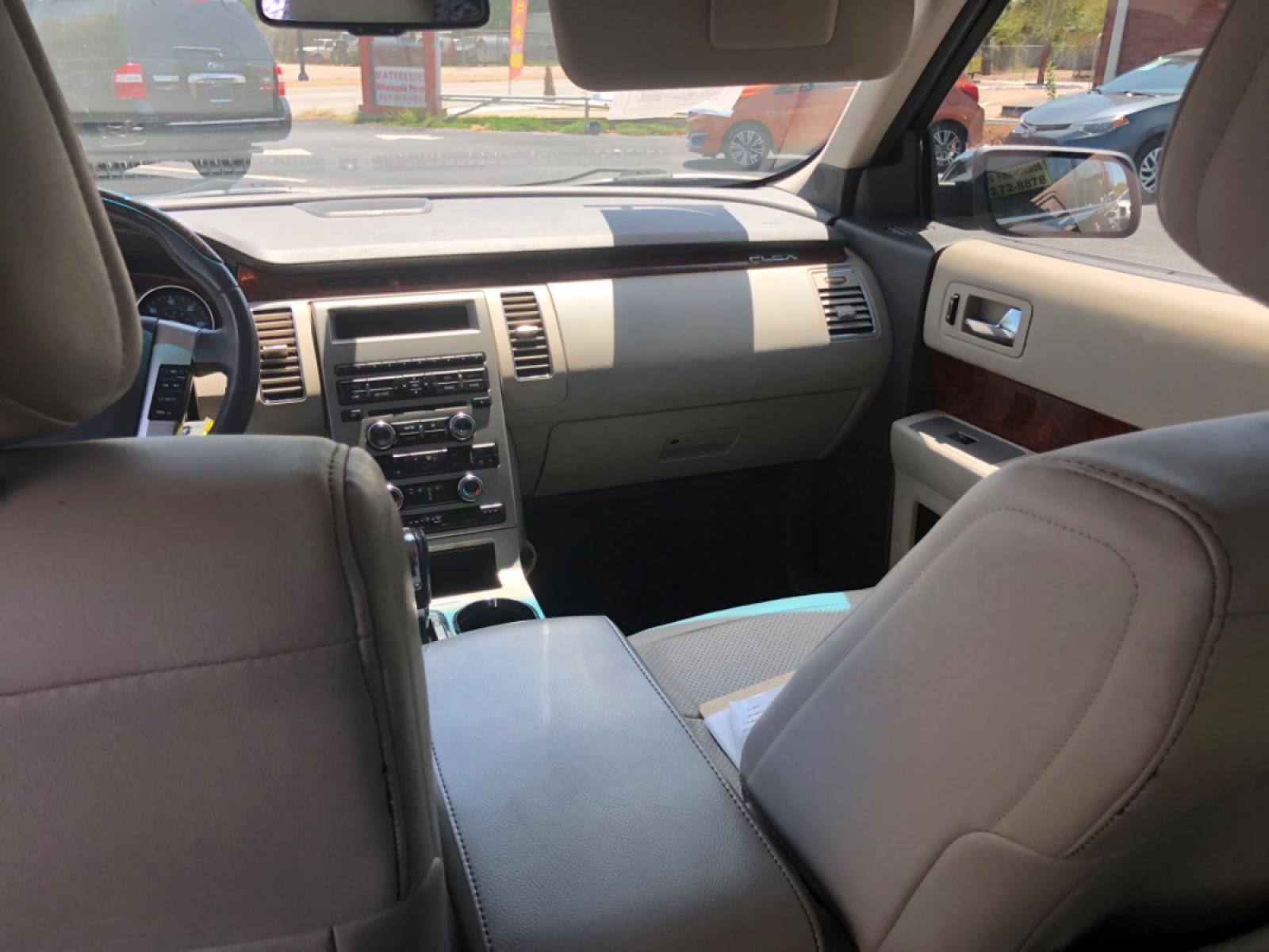 2012 Ford Flex Limited FWD (2FMGK5DC4CB) with an 3.5L V6 DOHC 24V engine, 6-Speed Automatic Overdrive transmission, located at 301 S.first st, garland , TX, 75040, (972) 272-8878, 32.910500, -96.631042 - Photo #7