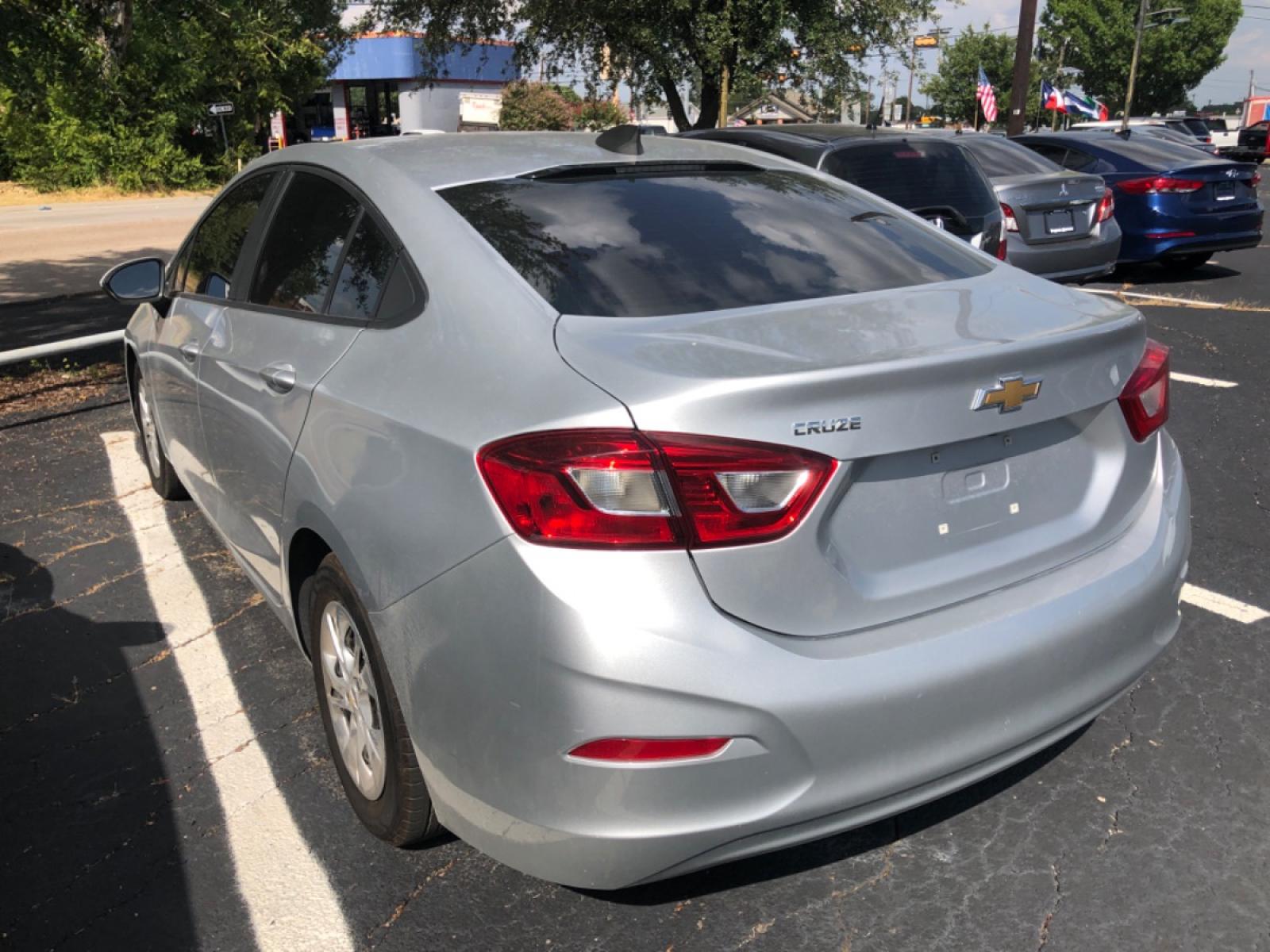 2019 Silver Chevrolet Cruze LS (1G1BJ5SM7K7) with an 1.4L L4 DOHC 16V TURBO engine, CVT transmission, located at 301 S.first st, garland , TX, 75040, (972) 272-8878, 32.910500, -96.631042 - Photo #2