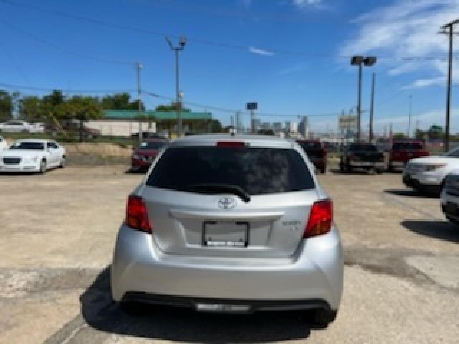 2015 Silver Toyota Yaris LE 5-Door AT (VNKKTUD30FA) with an 1.5L L4 DOHC 16V engine, 4-Speed Automatic transmission, located at 301 S.first st, garland , TX, 75040, (972) 272-8878, 32.910500, -96.631042 - Photo #2