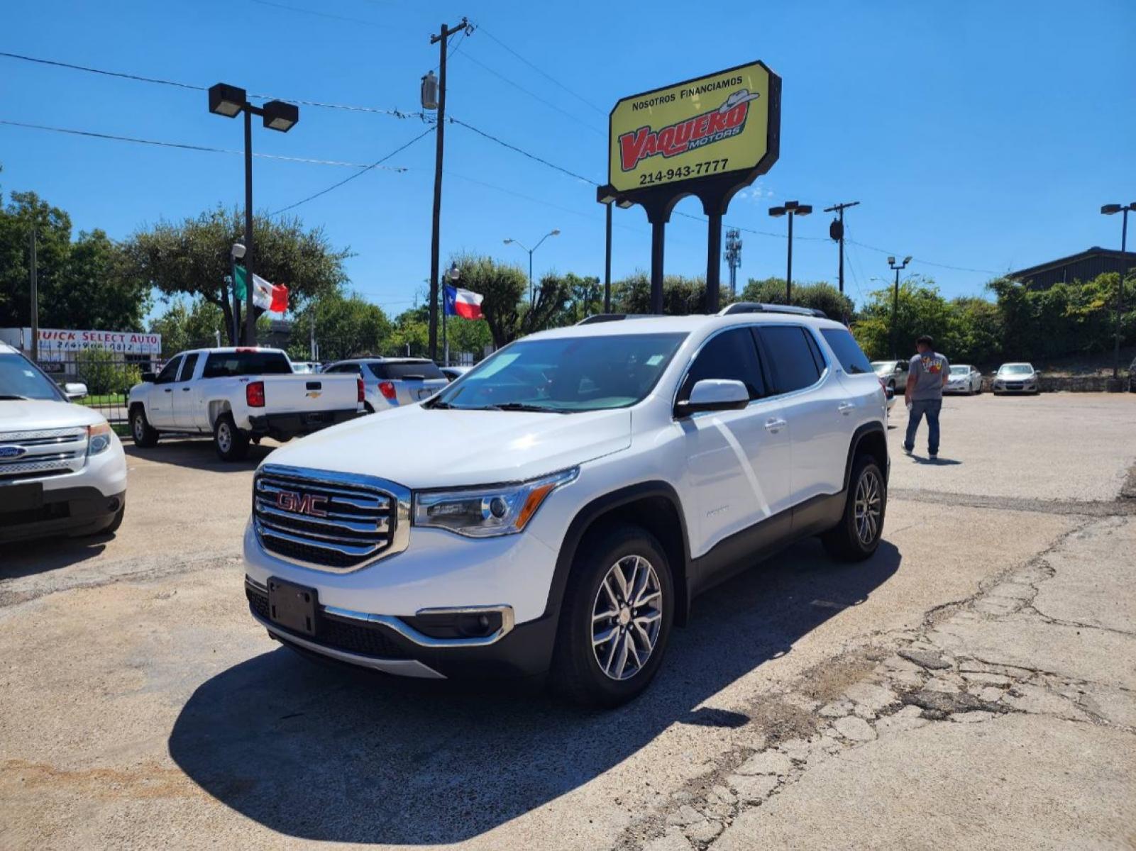 2018 white GMC Acadia SLE-2 AWD (1GKKNSLS4JZ) with an 3.6L V6 DOHC 24V engine, 6A transmission, located at 301 S.first st, garland , TX, 75040, (972) 272-8878, 32.910500, -96.631042 - Photo #0