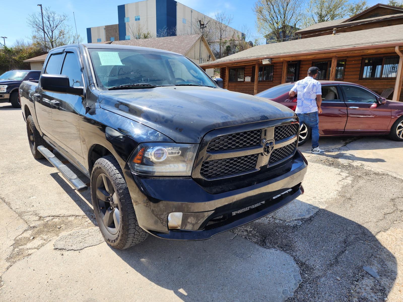 2014 RAM 1500 Tradesman Crew Cab SWB 4WD (1C6RR7KT8ES) with an 5.7L V8 OHV 16V engine, 6-Speed Automatic transmission, located at 945 E. Jefferson Blvd, Dallas, TX, 75203, (214) 943-7777, 32.752514, -96.811630 - Photo #2