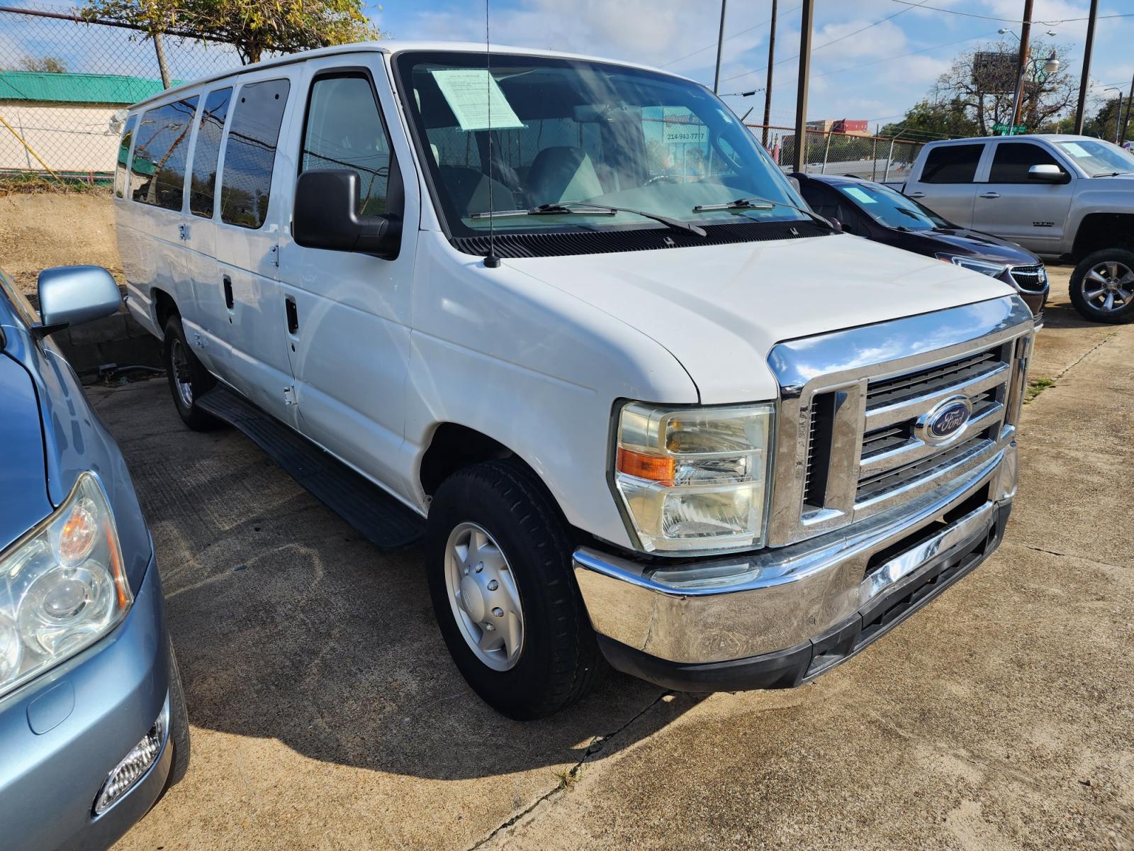 2008 Ford E-Series Van E-350 Extended (1FBSS31L08D) with an 5.4L V8 SOHC 16V engine, located at 945 E. Jefferson Blvd, Dallas, TX, 75203, (214) 943-7777, 32.752514, -96.811630 - Photo #0
