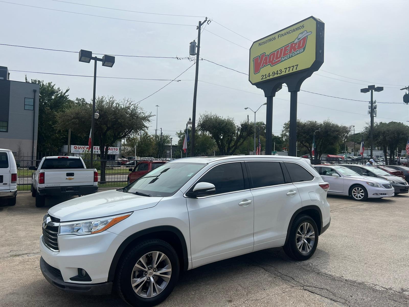 photo of 2014 Toyota Highlander XLE FWD V6