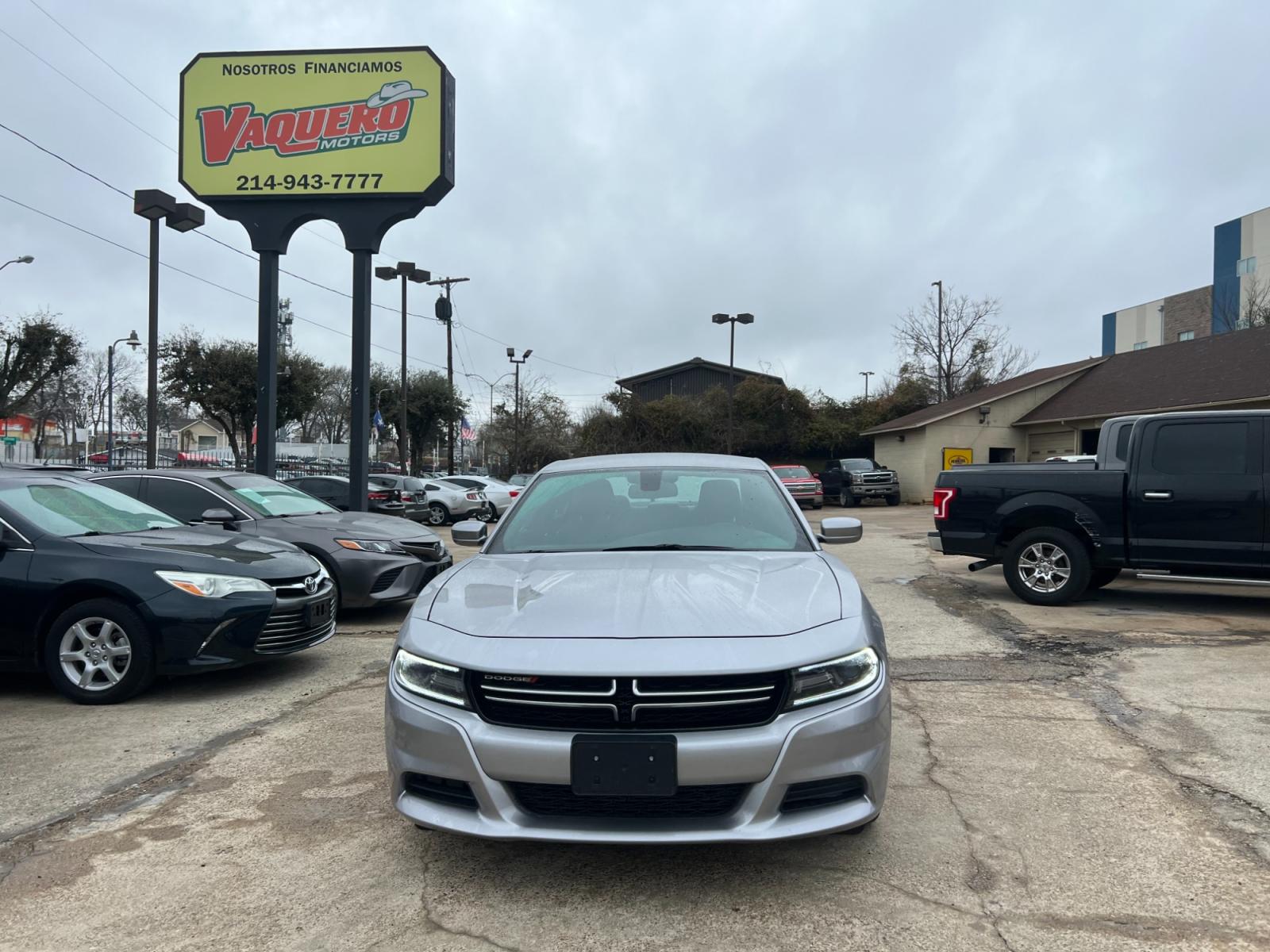 2015 Dodge Charger SE (2C3CDXBG7FH) with an 3.6L V6 DOHC 24V engine, 8-Speed Automatic transmission, located at 945 E. Jefferson Blvd, Dallas, TX, 75203, (214) 943-7777, 32.752514, -96.811630 - Photo #1