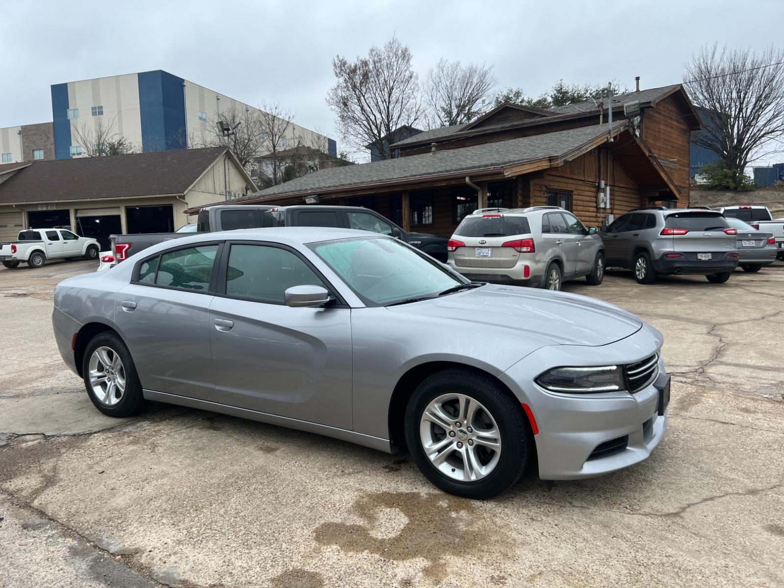 2015 Dodge Charger SE (2C3CDXBG7FH) with an 3.6L V6 DOHC 24V engine, 8-Speed Automatic transmission, located at 945 E. Jefferson Blvd, Dallas, TX, 75203, (214) 943-7777, 32.752514, -96.811630 - Photo #2