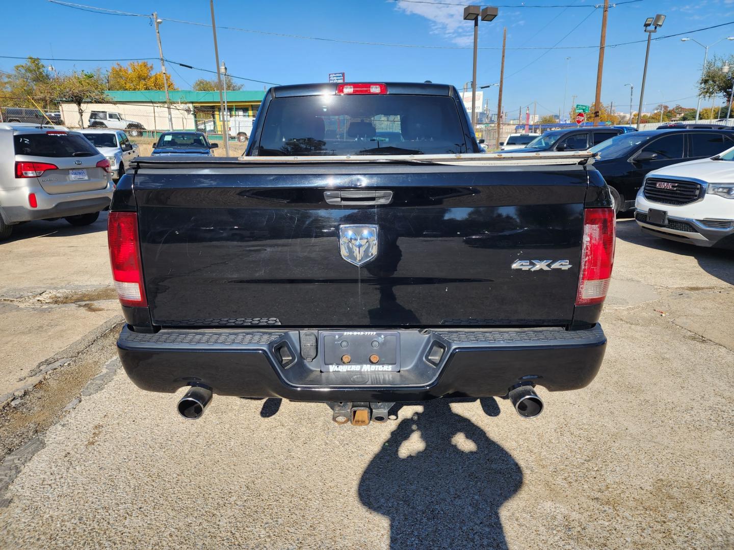 2012 Dodge Ram 1500 ST Quad Cab 4WD (1C6RD7FT2CS) with an 5.7L V8 OHV 16V engine, 6-Speed Automatic transmission, located at 945 E. Jefferson Blvd, Dallas, TX, 75203, (214) 943-7777, 32.752514, -96.811630 - Photo#3