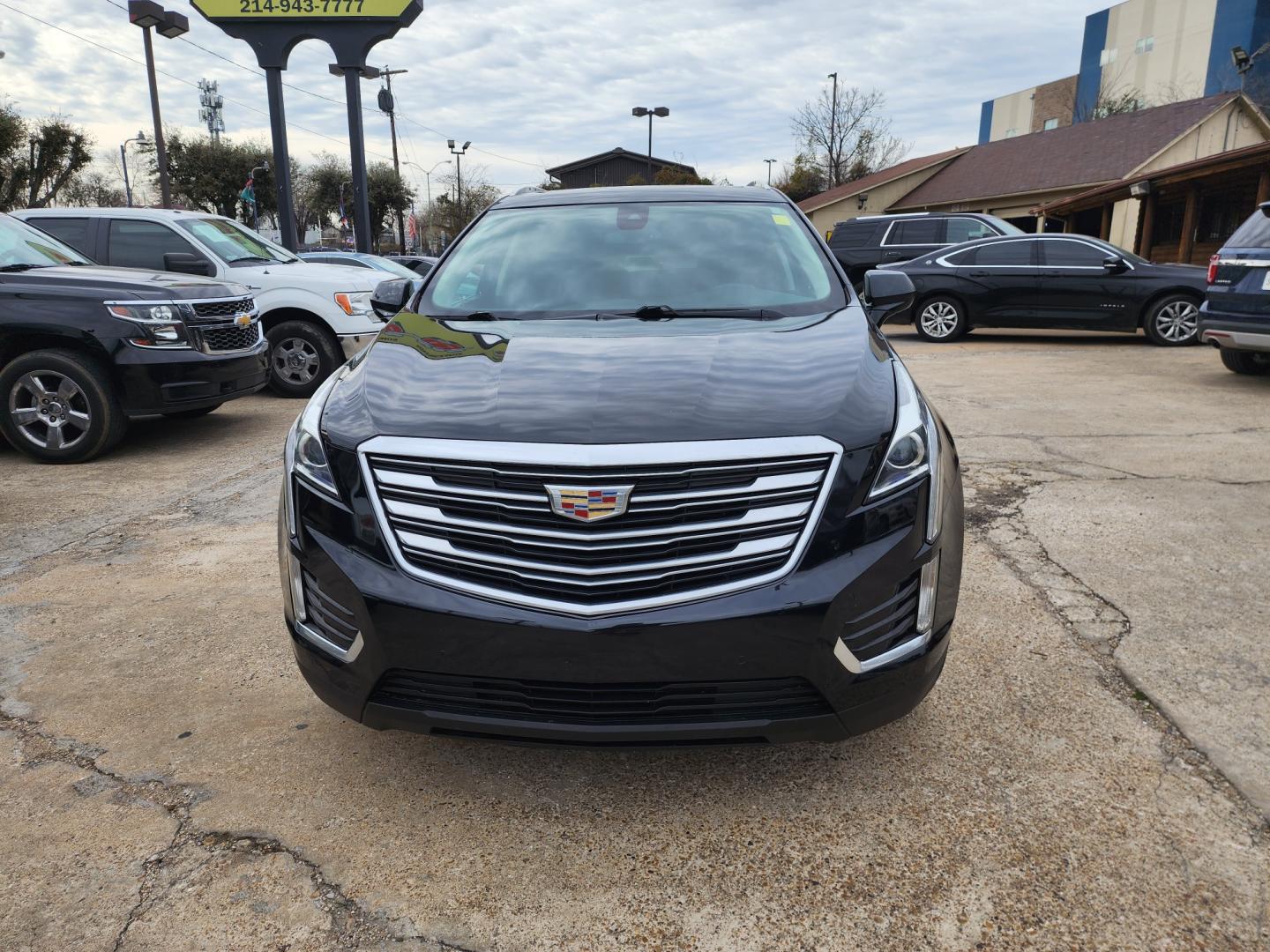 2017 Cadillac XT5 Luxury (1GYKNBRS0HZ) with an 3.6L V6 DOHC 24V engine, 8A transmission, located at 945 E. Jefferson Blvd, Dallas, TX, 75203, (214) 943-7777, 32.752514, -96.811630 - Photo#1