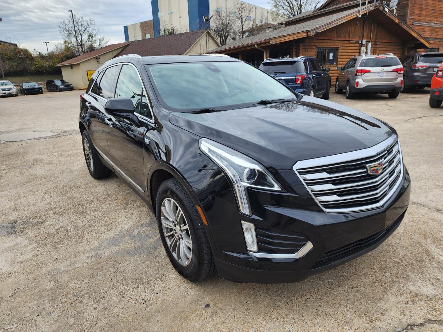 2017 Cadillac XT5 Luxury (1GYKNBRS0HZ) with an 3.6L V6 DOHC 24V engine, 8A transmission, located at 945 E. Jefferson Blvd, Dallas, TX, 75203, (214) 943-7777, 32.752514, -96.811630 - Photo#2