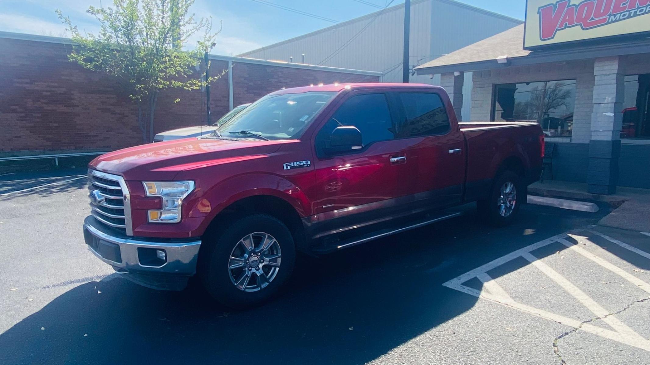 2015 Ford F-150 XL SuperCrew 6.5-ft. Bed 4WD (1FTFW1EG7FF) with an 3.5 V6 engine, 6-Speed Automatic transmission, located at 945 E. Jefferson Blvd, Dallas, TX, 75203, (214) 943-7777, 32.752514, -96.811630 - Photo #3