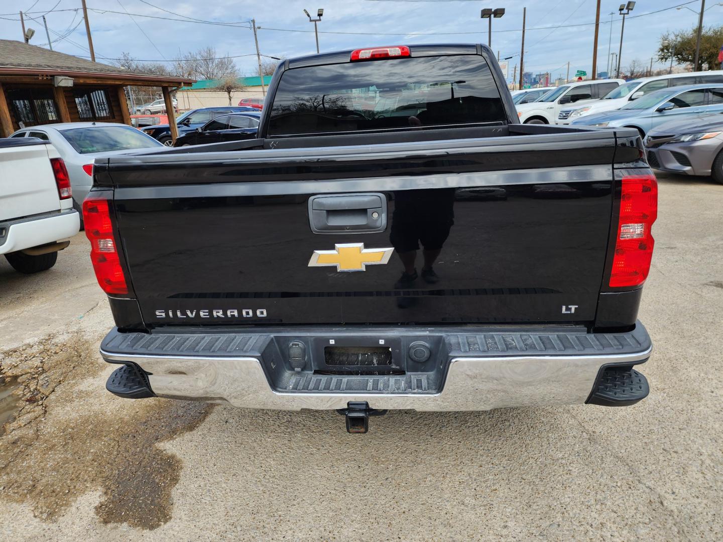 2017 Chevrolet Silverado 1500 LT Double Cab 2WD (1GCRCREH8HZ) with an 4.3L V6 OHV 12V engine, 6A transmission, located at 945 E. Jefferson Blvd, Dallas, TX, 75203, (214) 943-7777, 32.752514, -96.811630 - Photo#3