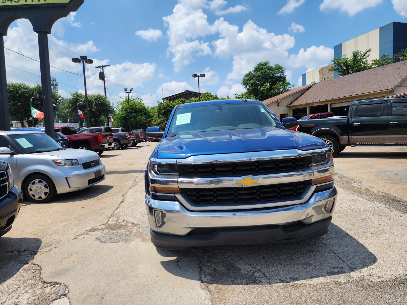 2018 Chevrolet Silverado 1500 LT Crew Cab 2WD (3GCPCREC8JG) with an 5.3L V8 OHV 16V engine, 6A transmission, located at 945 E. Jefferson Blvd, Dallas, TX, 75203, (214) 943-7777, 32.752514, -96.811630 - Photo #1