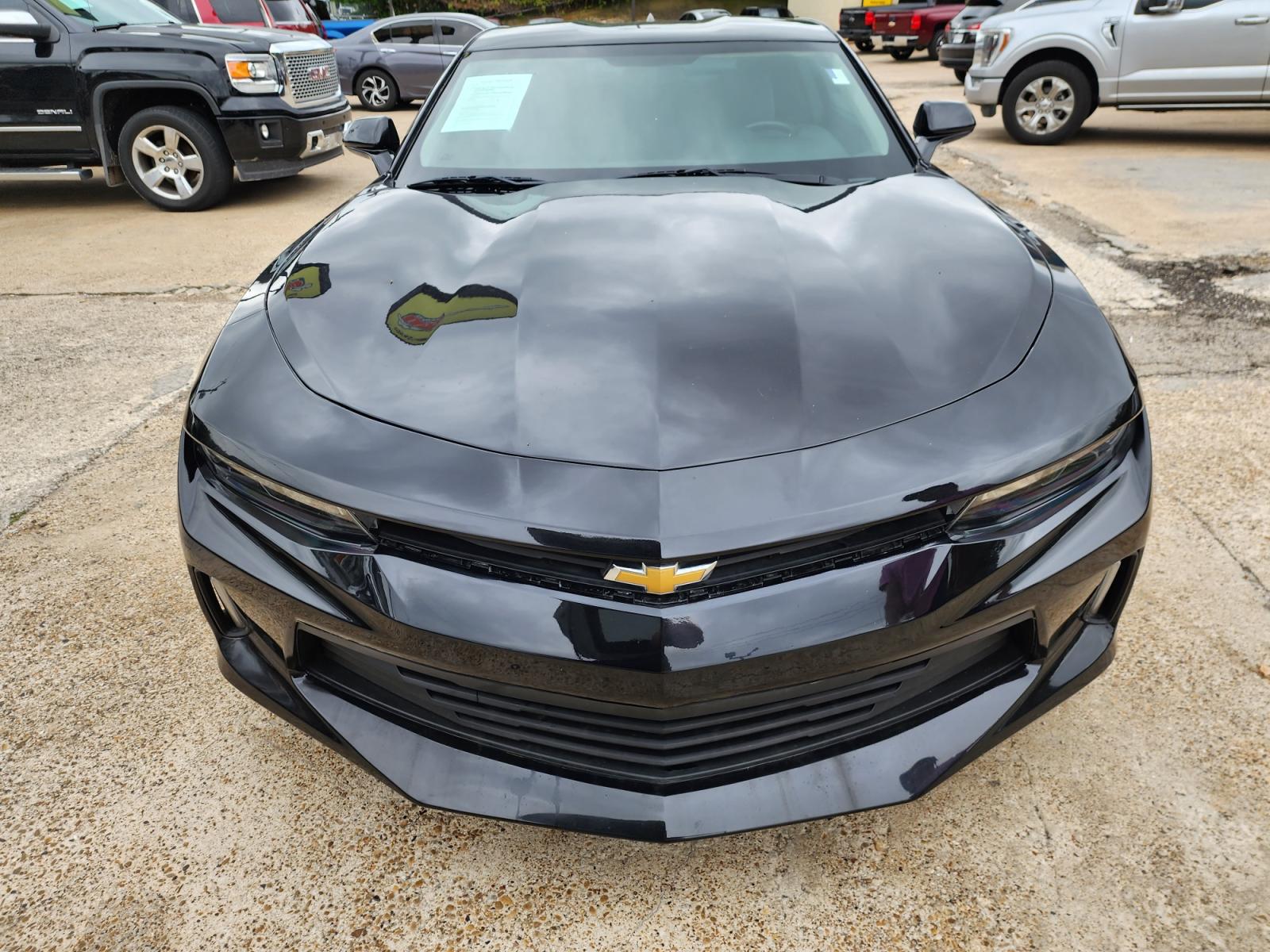 2017 Chevrolet Camaro 1LT Coupe (1G1FB1RS1H0) with an 3.6L V6 DOHC 24V engine, 6A transmission, located at 945 E. Jefferson Blvd, Dallas, TX, 75203, (214) 943-7777, 32.752514, -96.811630 - Photo #1