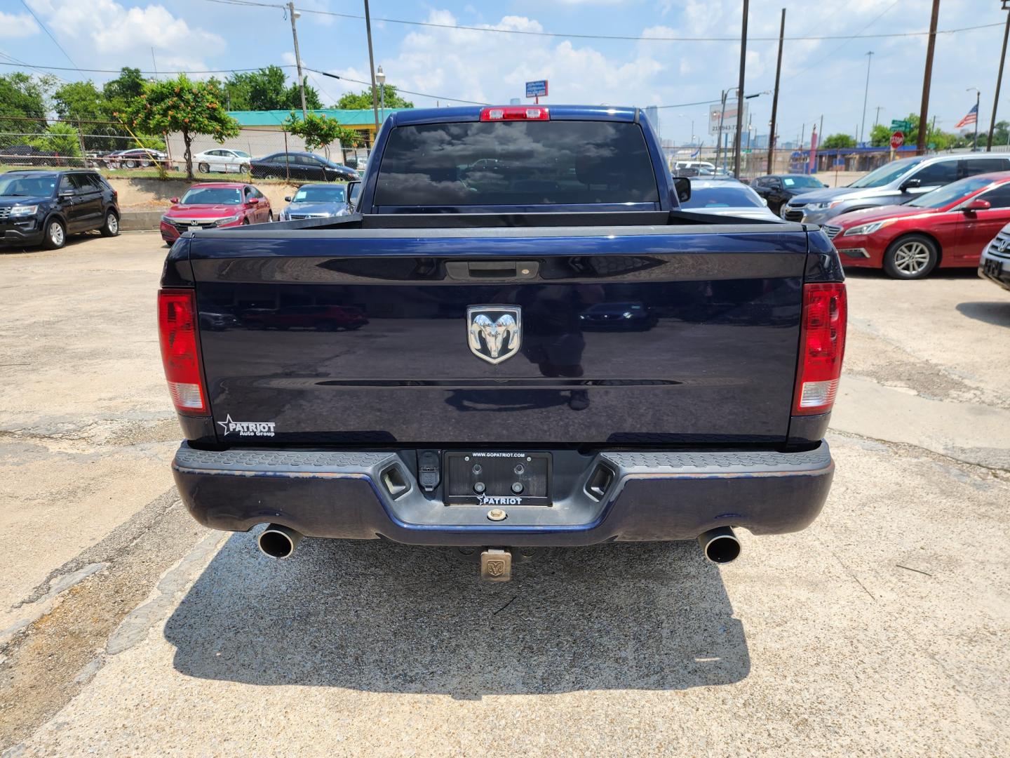 2012 Dodge Ram 1500 ST SWB 2WD (3C6JD6AT9CG) with an 5.7L V8 OHV 16V engine, 6-Speed Automatic transmission, located at 945 E. Jefferson Blvd, Dallas, TX, 75203, (214) 943-7777, 32.752514, -96.811630 - Photo#3