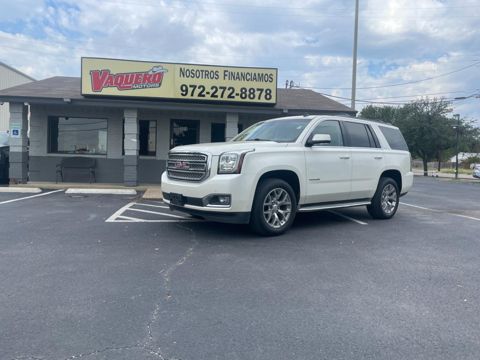 2015 GMC Yukon SLT 4WD (1GKS2BKC4FR) with an 5.3L V8 OHV 16V FFV engine, 6-Speed Automatic transmission, located at 301 S.first st, garland , TX, 75040, (972) 272-8878, 32.910500, -96.631042 - Photo #0
