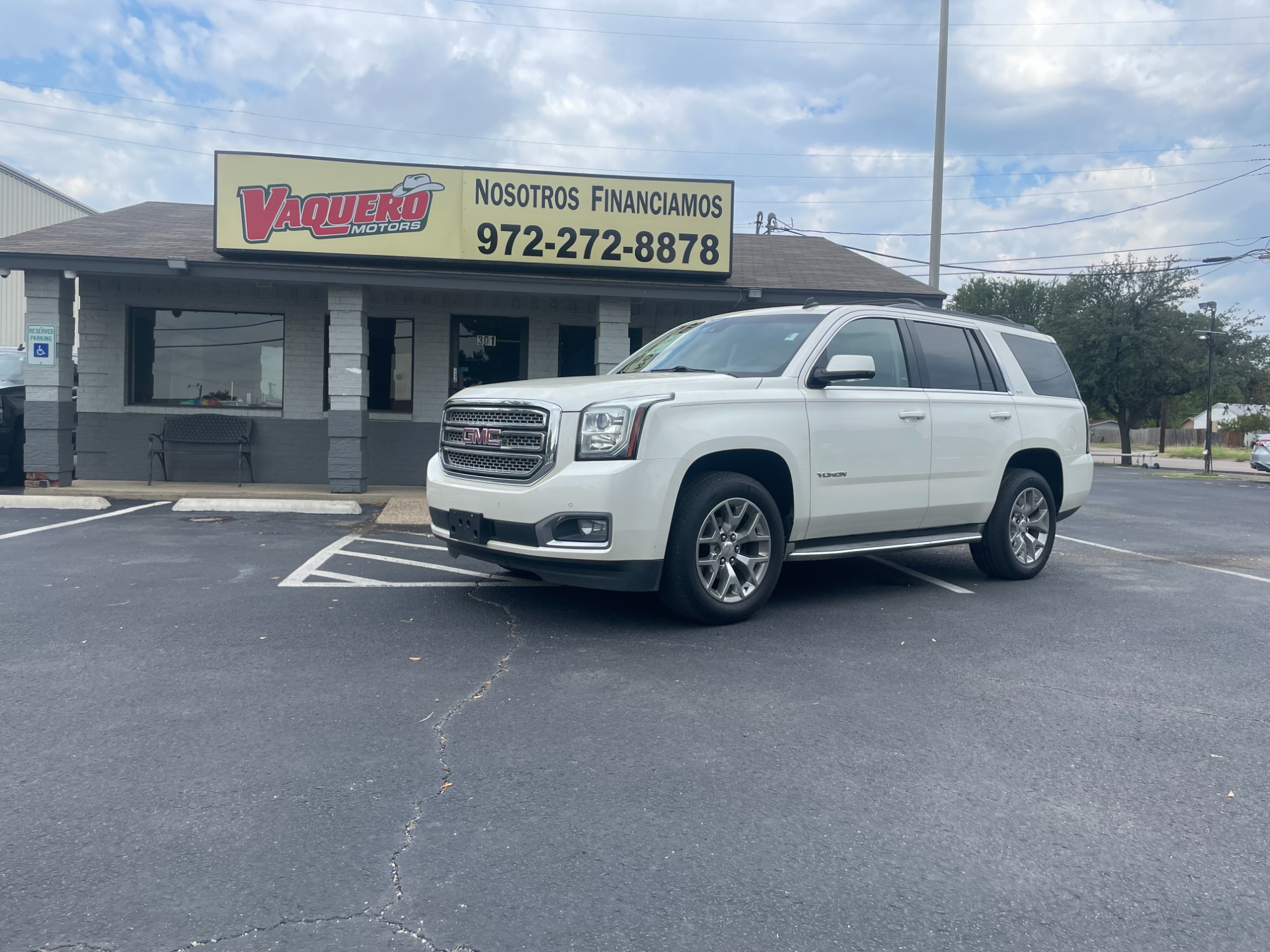 photo of 2015 GMC Yukon SLT 4WD