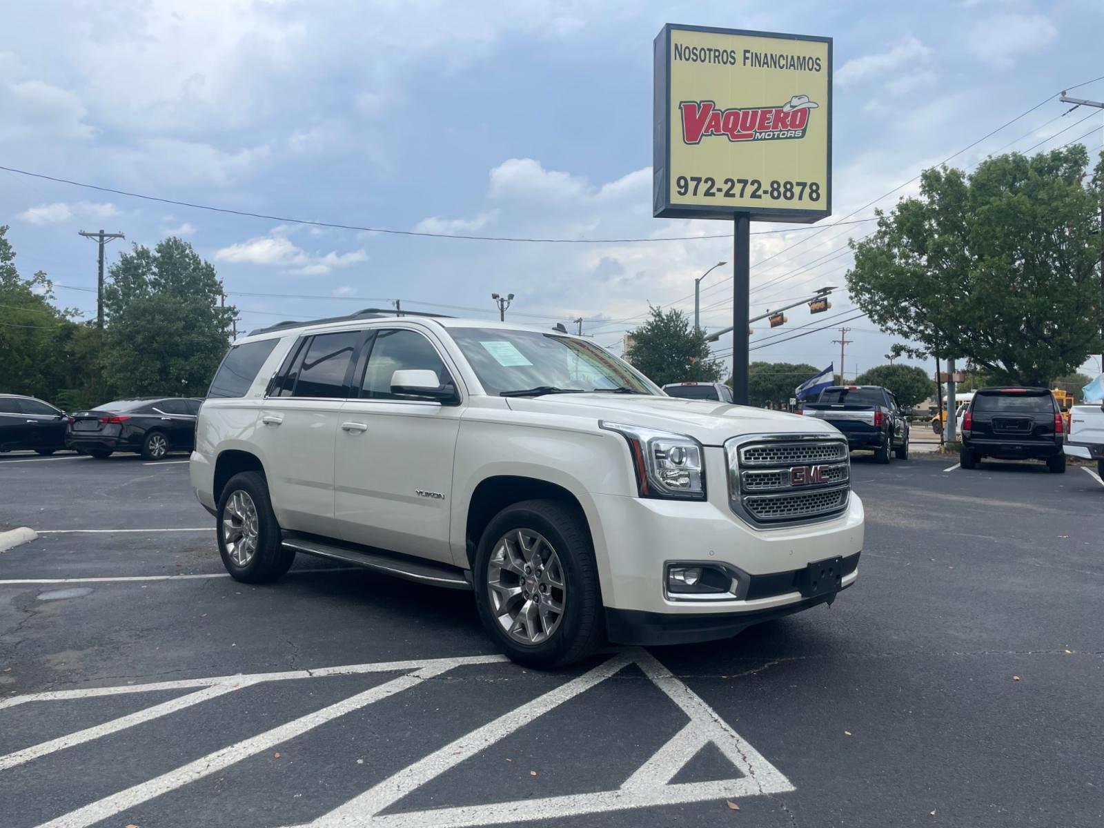 2015 GMC Yukon SLT 4WD (1GKS2BKC4FR) with an 5.3L V8 OHV 16V FFV engine, 6-Speed Automatic transmission, located at 301 S.first st, garland , TX, 75040, (972) 272-8878, 32.910500, -96.631042 - Photo #3