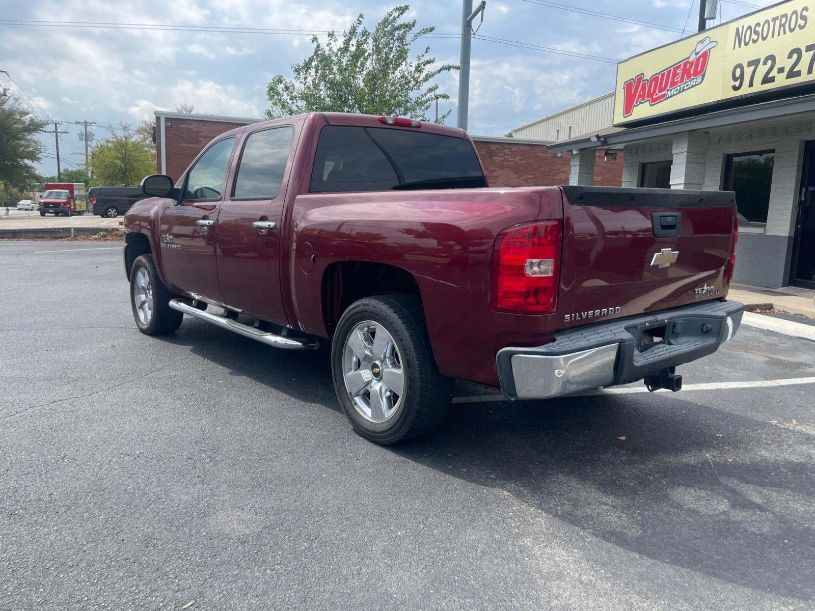 2009 Chevrolet Silverado 1500 LT1 Crew Cab 2WD (3GCEC23J79G) with an 5.3L V8 OHV 16V engine, 4-Speed Automatic transmission, located at 301 S.first st, garland , TX, 75040, (972) 272-8878, 32.910500, -96.631042 - Photo #1