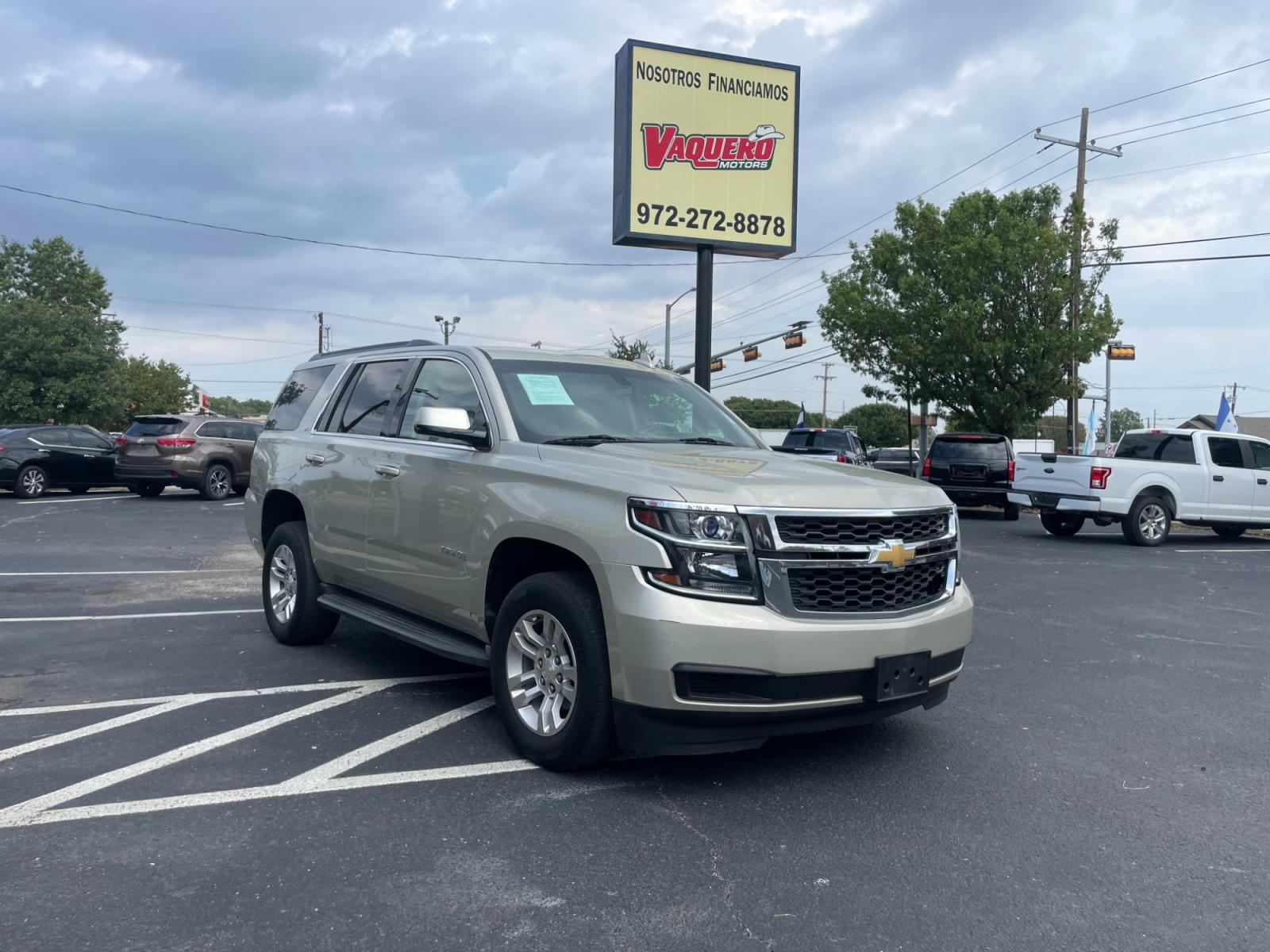 2015 Chevrolet Tahoe LS 2WD (1GNSCAKCXFR) with an 5.3L V8 OHV 16V engine, 6-Speed Automatic transmission, located at 301 S.first st, garland , TX, 75040, (972) 272-8878, 32.910500, -96.631042 - Photo #3
