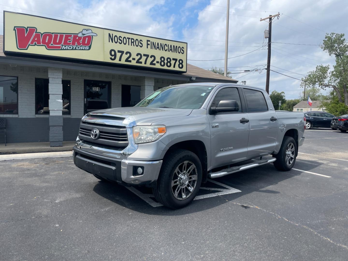 2015 Toyota Tundra SR5 5.7L V8 FFV CrewMax 4WD (5TFDW5F15FX) with an 5.7L V8 DOHC 32V FFV engine, 6-Speed Automatic transmission, located at 301 S.first st, garland , TX, 75040, (972) 272-8878, 32.910500, -96.631042 - Photo#0