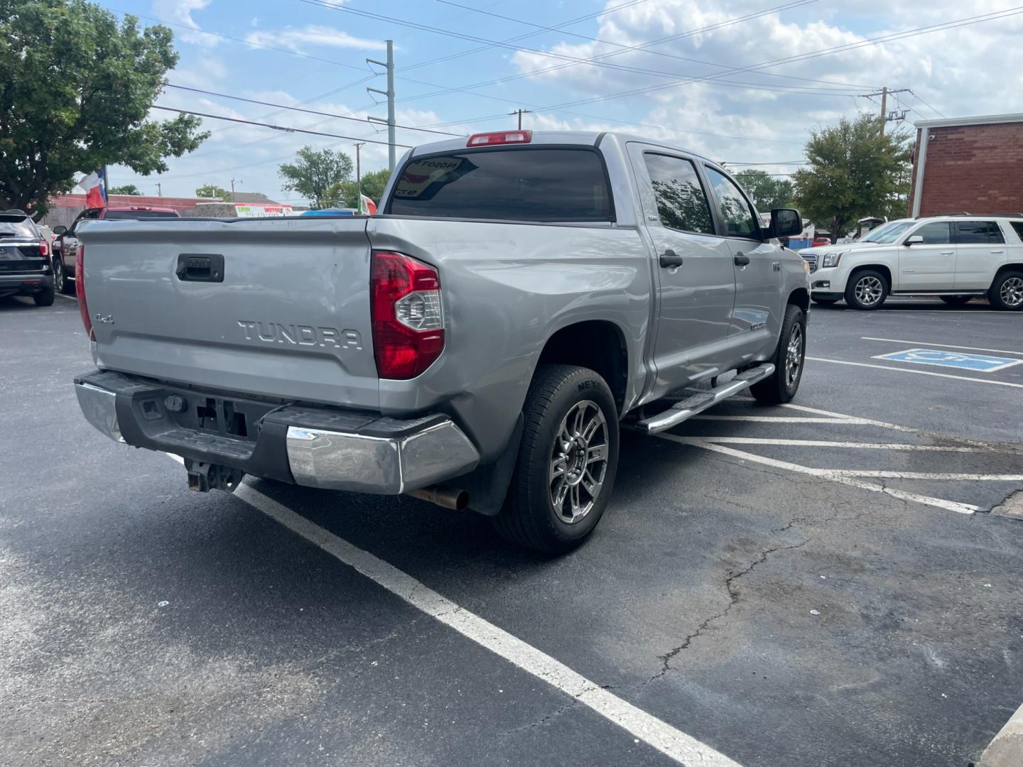 2015 Toyota Tundra SR5 5.7L V8 FFV CrewMax 4WD (5TFDW5F15FX) with an 5.7L V8 DOHC 32V FFV engine, 6-Speed Automatic transmission, located at 301 S.first st, garland , TX, 75040, (972) 272-8878, 32.910500, -96.631042 - Photo#2