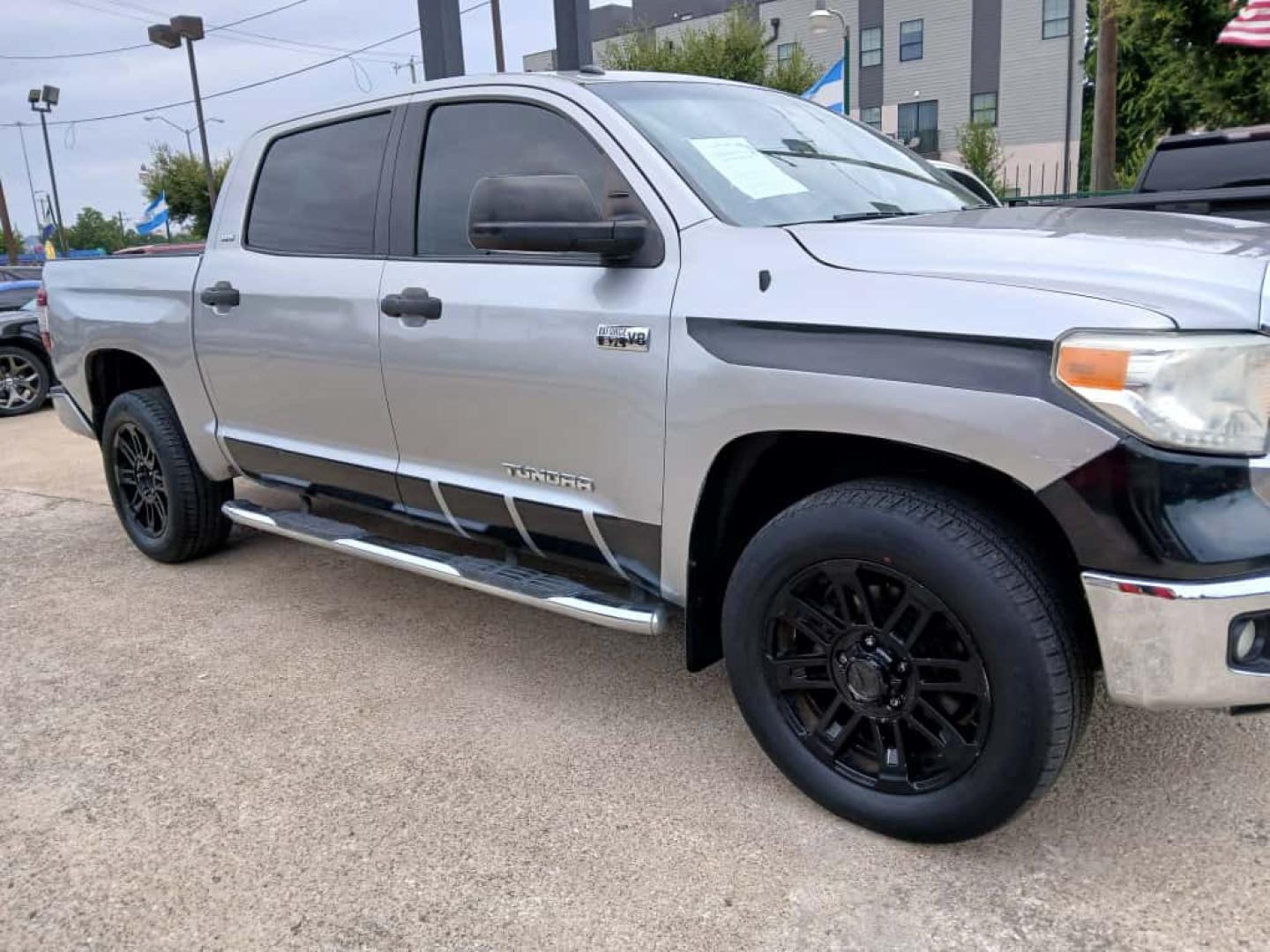2015 Silver Toyota Tundra SR5 5.7L V8 FFV CrewMax 4WD (5TFDW5F15FX) with an 5.7L V8 DOHC 32V FFV engine, 6-Speed Automatic transmission, located at 301 S.first st, garland , TX, 75040, (972) 272-8878, 32.910500, -96.631042 - Photo#2