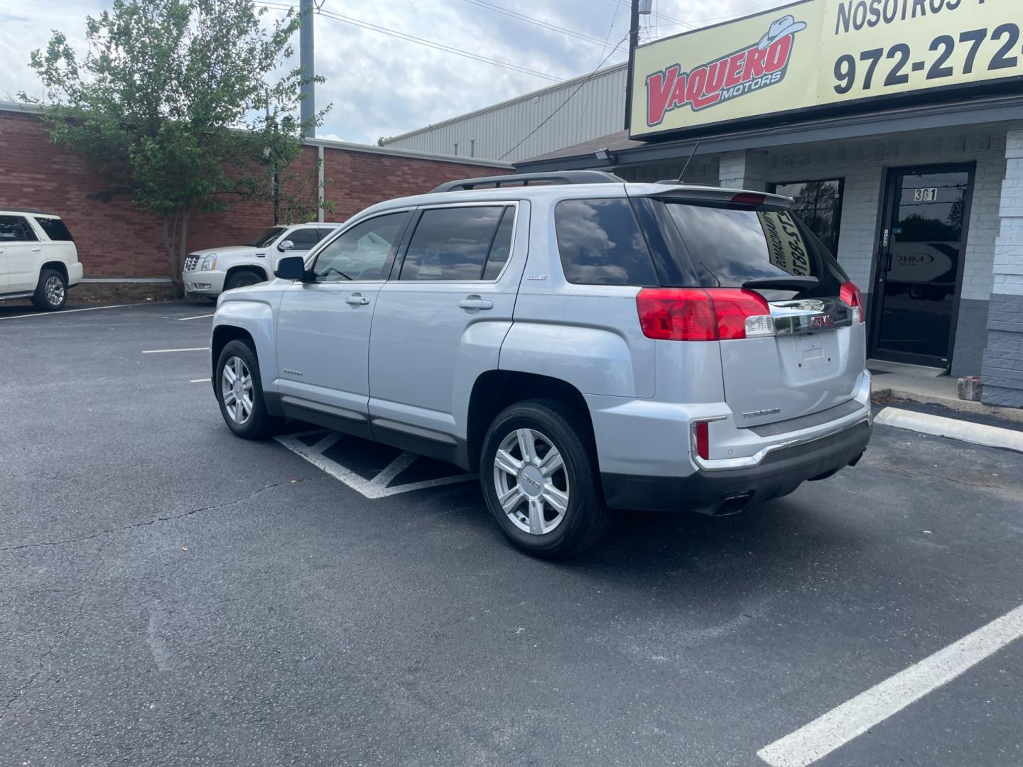 2016 GMC Terrain SLE2 FWD (2GKFLNE3XG6) with an 3.6L V6 DOHC 24V engine, 6A transmission, located at 945 E. Jefferson Blvd, Dallas, TX, 75203, (214) 943-7777, 32.752514, -96.811630 - Photo#1