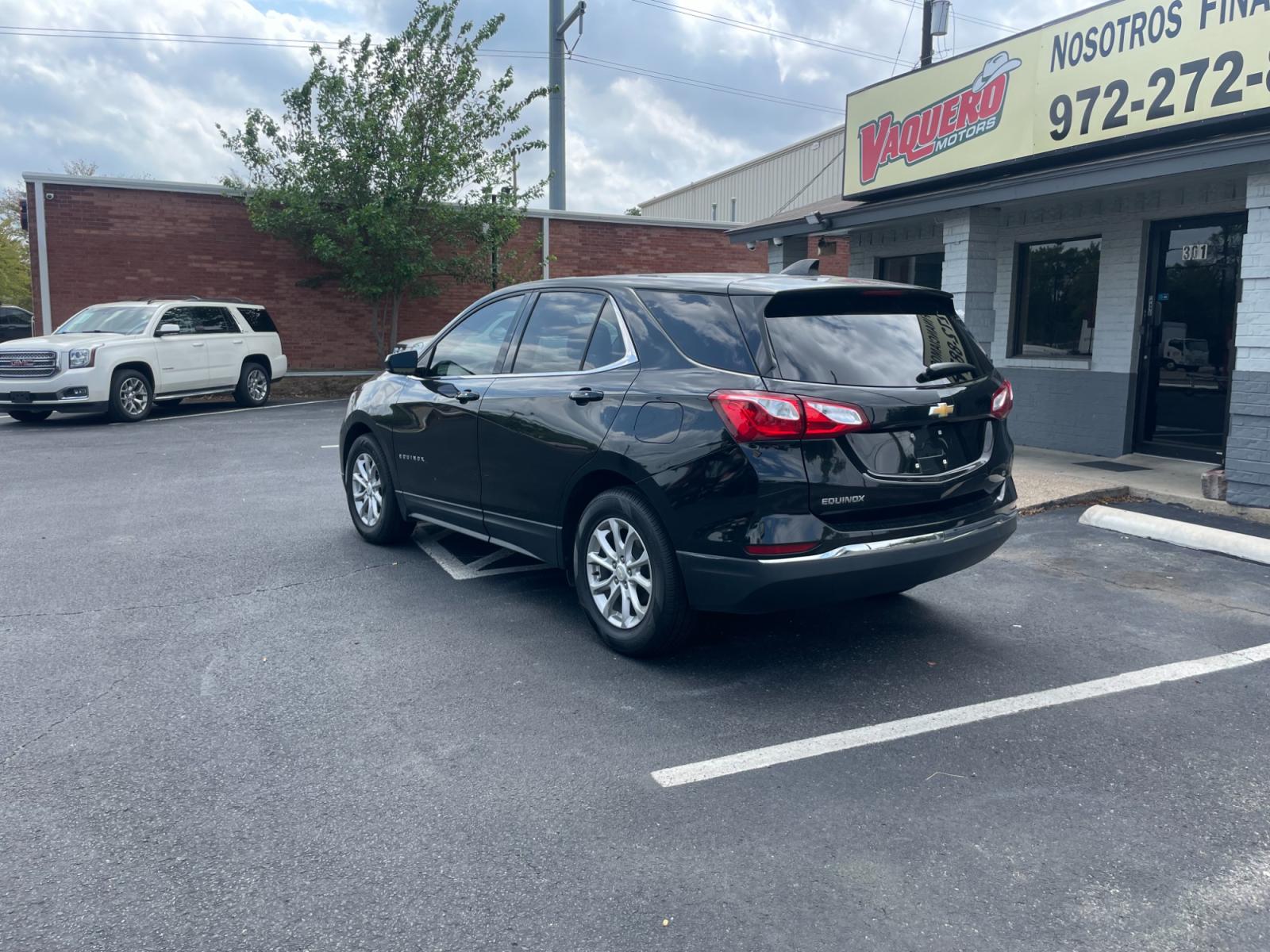 2018 Chevrolet Equinox LT 2WD (2GNAXJEV3J6) with an 1.5L L4 DIR DOHC 16V TURBO engine, 6A transmission, located at 301 S.first st, garland , TX, 75040, (972) 272-8878, 32.910500, -96.631042 - Photo #1