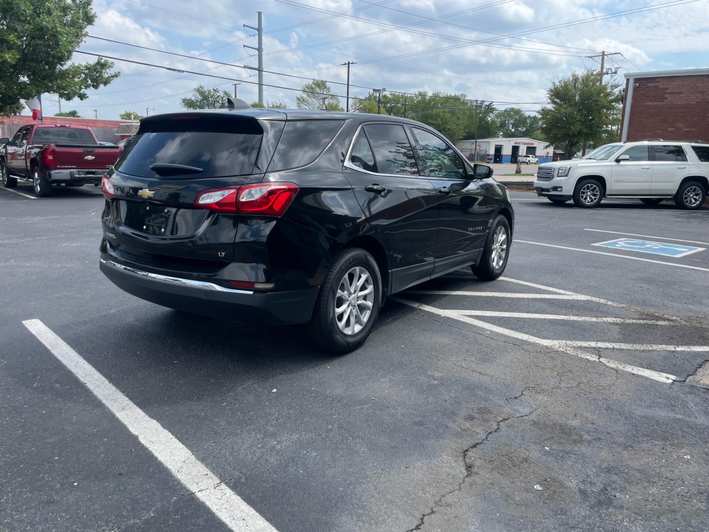 2018 Chevrolet Equinox LT 2WD (2GNAXJEV3J6) with an 1.5L L4 DIR DOHC 16V TURBO engine, 6A transmission, located at 301 S.first st, garland , TX, 75040, (972) 272-8878, 32.910500, -96.631042 - Photo#2