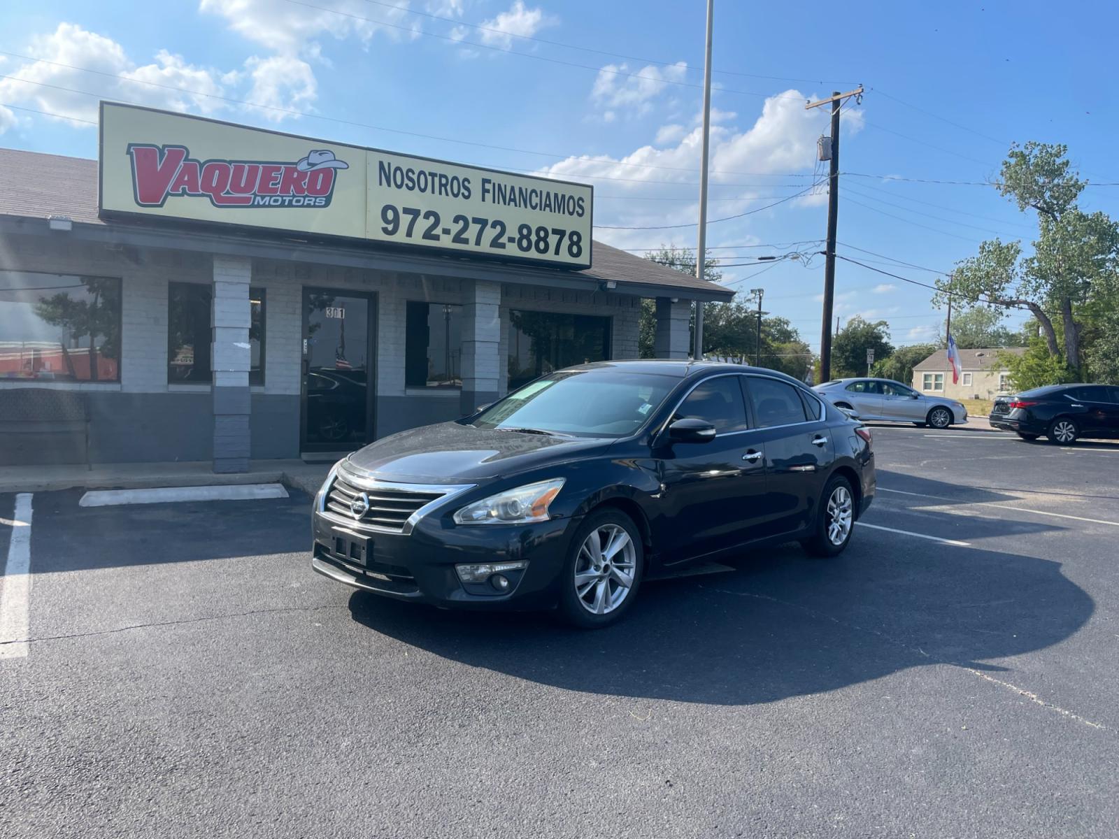 2015 Nissan Altima 2.5 S (1N4AL3AP4FC) with an 2.5L L4 DOHC 16V engine, Continuously Variable Transmission transmission, located at 301 S.first st, garland , TX, 75040, (972) 272-8878, 32.910500, -96.631042 - Photo #0