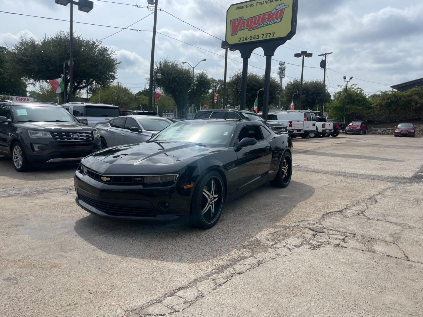 2015 Chevrolet Camaro 1LT Coupe (2G1FD1E36F9) with an 3.6L V6 DOHC 24V FFV engine, 6-Speed Automatic transmission, located at 945 E. Jefferson Blvd, Dallas, TX, 75203, (214) 943-7777, 32.752514, -96.811630 - Photo#0