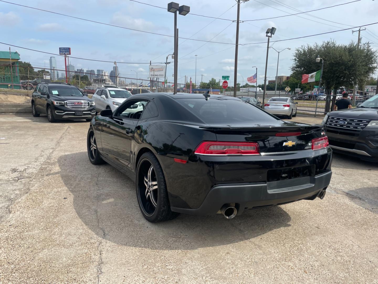 2015 Chevrolet Camaro 1LT Coupe (2G1FD1E36F9) with an 3.6L V6 DOHC 24V FFV engine, 6-Speed Automatic transmission, located at 945 E. Jefferson Blvd, Dallas, TX, 75203, (214) 943-7777, 32.752514, -96.811630 - Photo#1