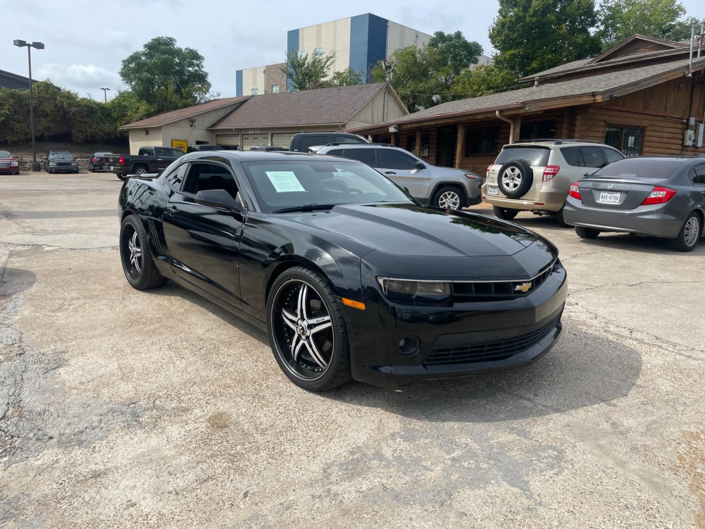 2015 Chevrolet Camaro 1LT Coupe (2G1FD1E36F9) with an 3.6L V6 DOHC 24V FFV engine, 6-Speed Automatic transmission, located at 945 E. Jefferson Blvd, Dallas, TX, 75203, (214) 943-7777, 32.752514, -96.811630 - Photo#3