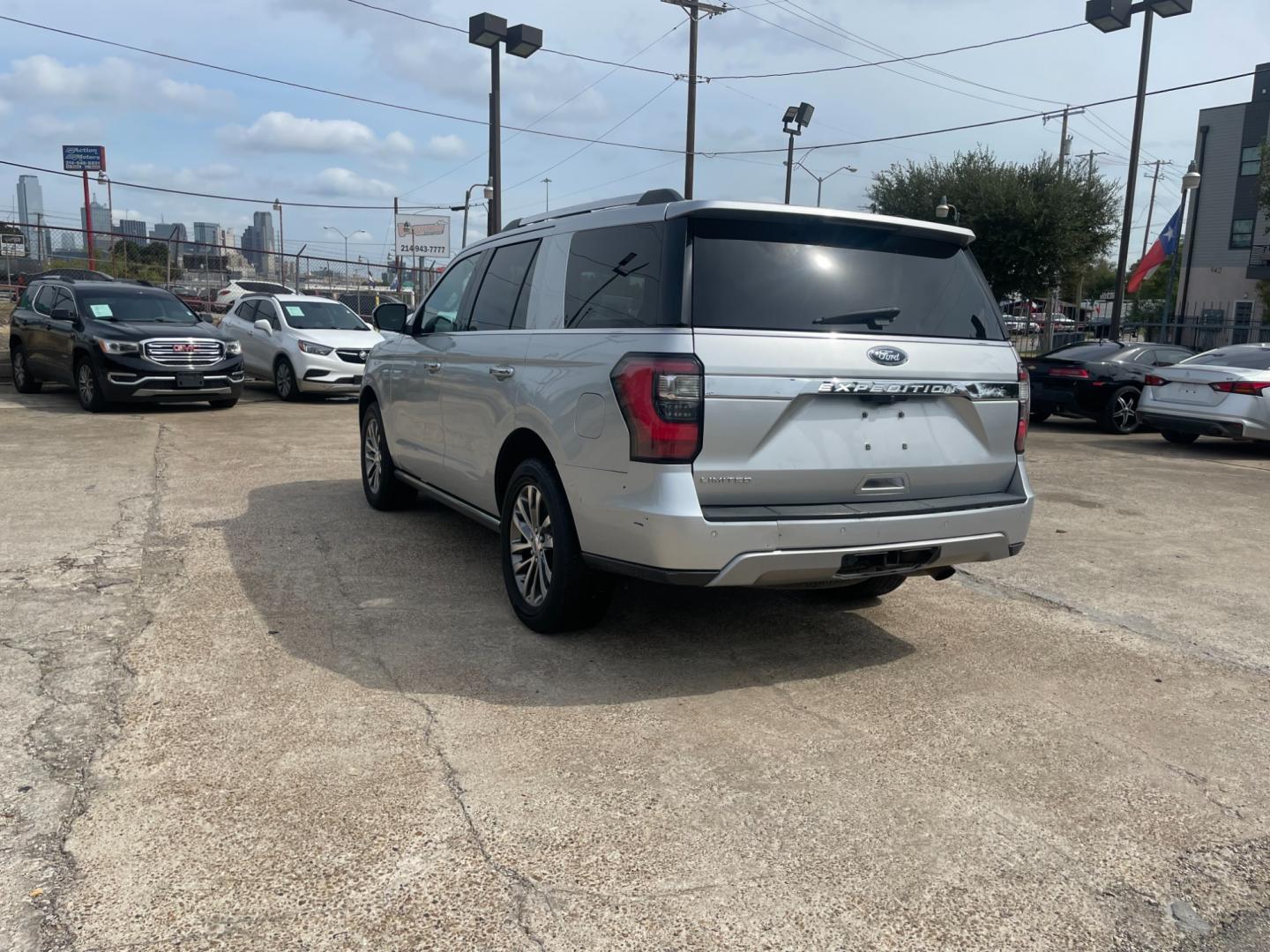2018 Ford Expedition Limited 2WD (1FMJU1KT2JE) with an 3.5L V6 DOHC 24V FFV engine, 6A transmission, located at 945 E. Jefferson Blvd, Dallas, TX, 75203, (214) 943-7777, 32.752514, -96.811630 - Photo#1