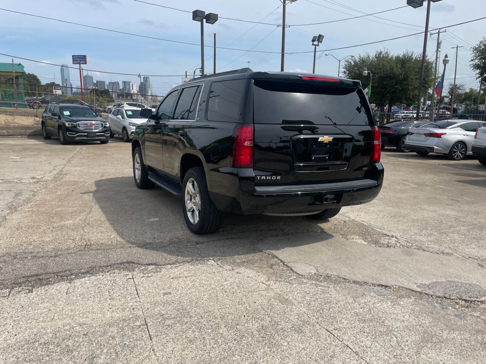 2015 Chevrolet Tahoe LT 4WD (1GNSKBKC6FR) with an 5.3L V8 OHV 16V engine, 6-Speed Automatic transmission, located at 945 E. Jefferson Blvd, Dallas, TX, 75203, (214) 943-7777, 32.752514, -96.811630 - Photo #1