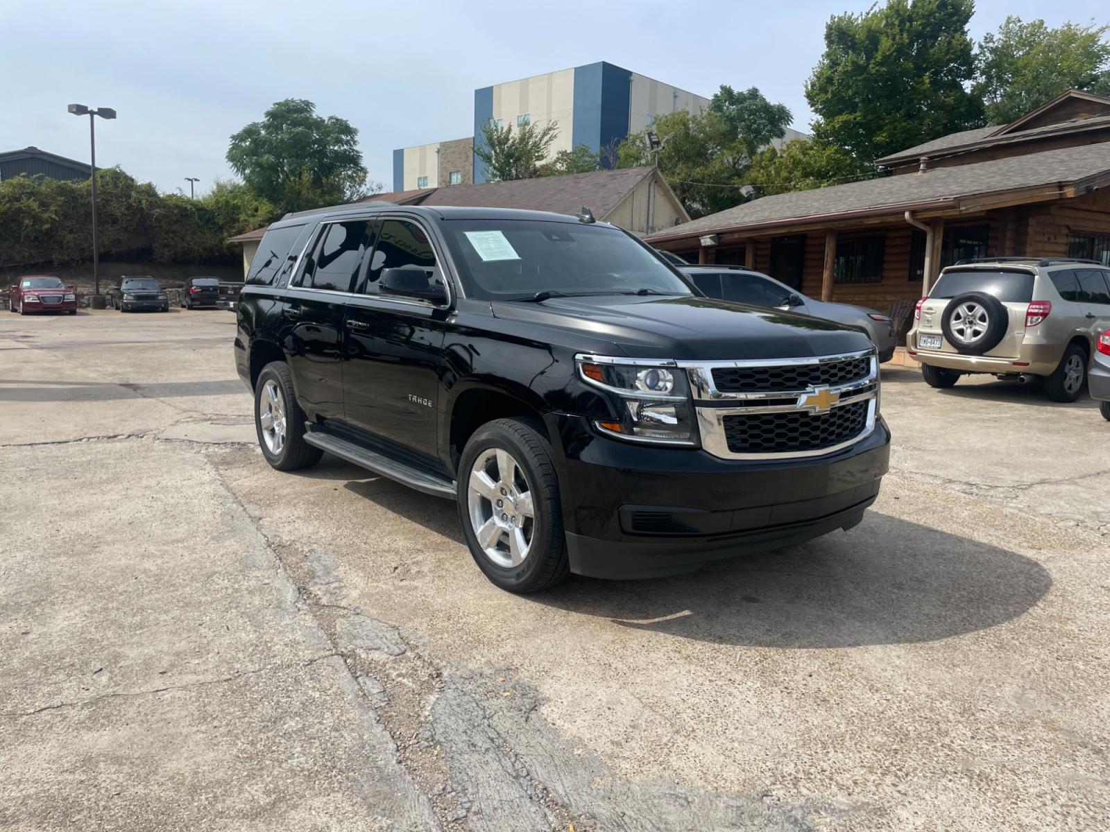2015 Chevrolet Tahoe LT 4WD (1GNSKBKC6FR) with an 5.3L V8 OHV 16V engine, 6-Speed Automatic transmission, located at 945 E. Jefferson Blvd, Dallas, TX, 75203, (214) 943-7777, 32.752514, -96.811630 - Photo #3