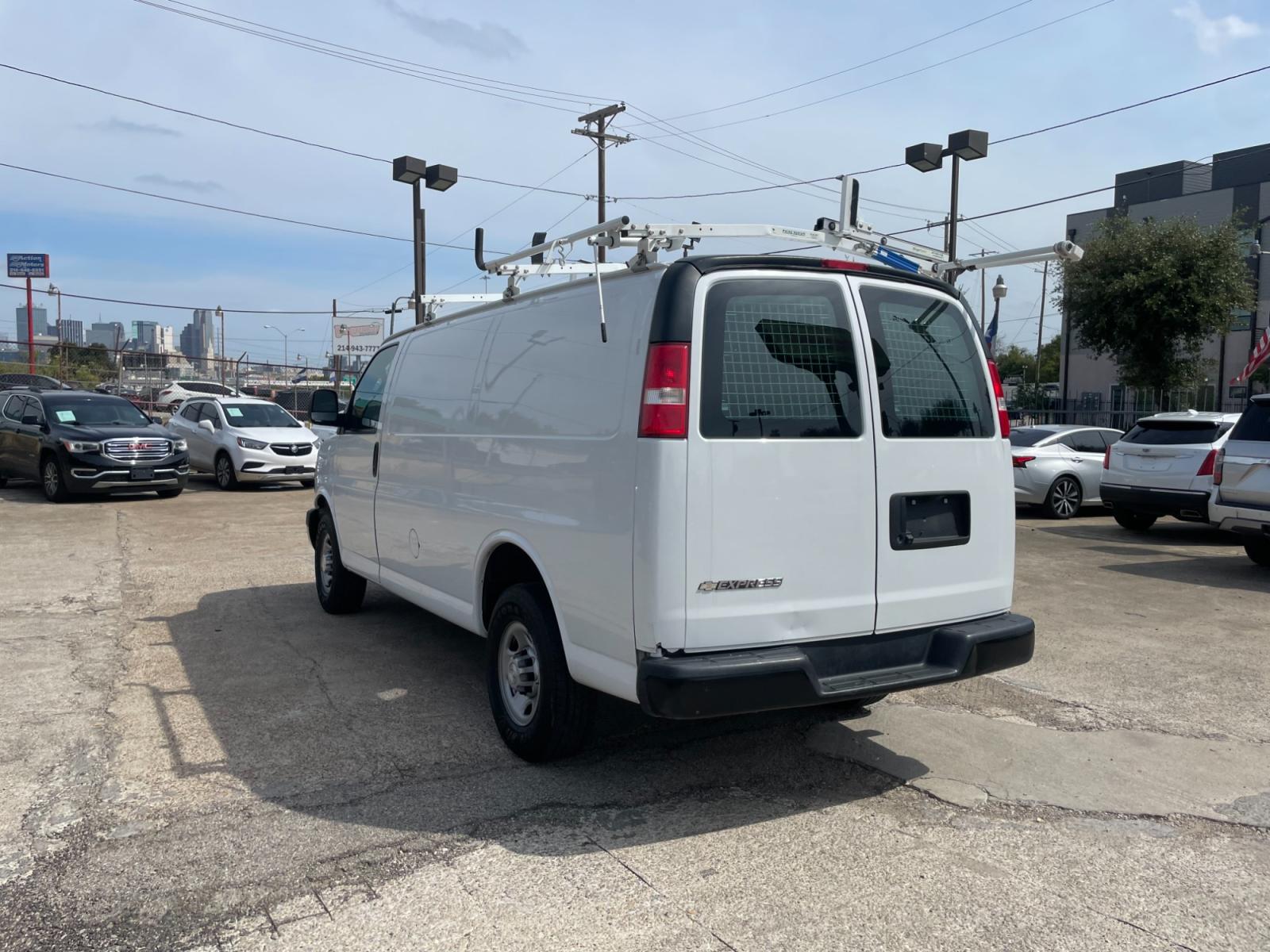 2018 Chevrolet Express 2500 Cargo (1GCWGAFP6J1) with an 4.3L V6 engine, 6A transmission, located at 945 E. Jefferson Blvd, Dallas, TX, 75203, (214) 943-7777, 32.752514, -96.811630 - Photo #1