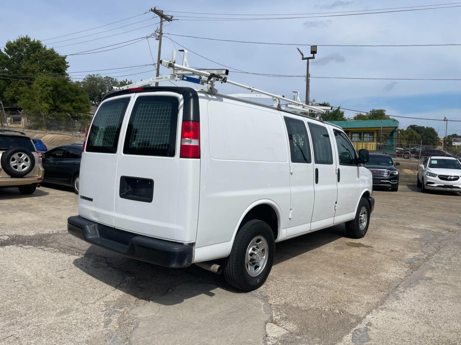 2018 Chevrolet Express 2500 Cargo (1GCWGAFP6J1) with an 4.3L V6 engine, 6A transmission, located at 945 E. Jefferson Blvd, Dallas, TX, 75203, (214) 943-7777, 32.752514, -96.811630 - Photo #2