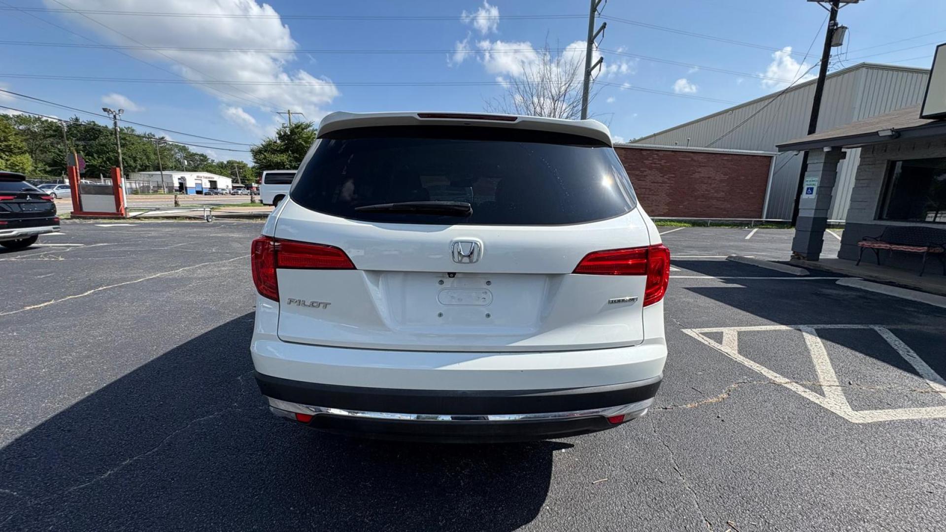 2016 White Honda Pilot Touring 2WD (5FNYF5H98GB) with an 3.5L V6 SOHC 24V engine, 9-Speed Automatic transmission, located at 945 E. Jefferson Blvd, Dallas, TX, 75203, (214) 943-7777, 32.752514, -96.811630 - Photo#3