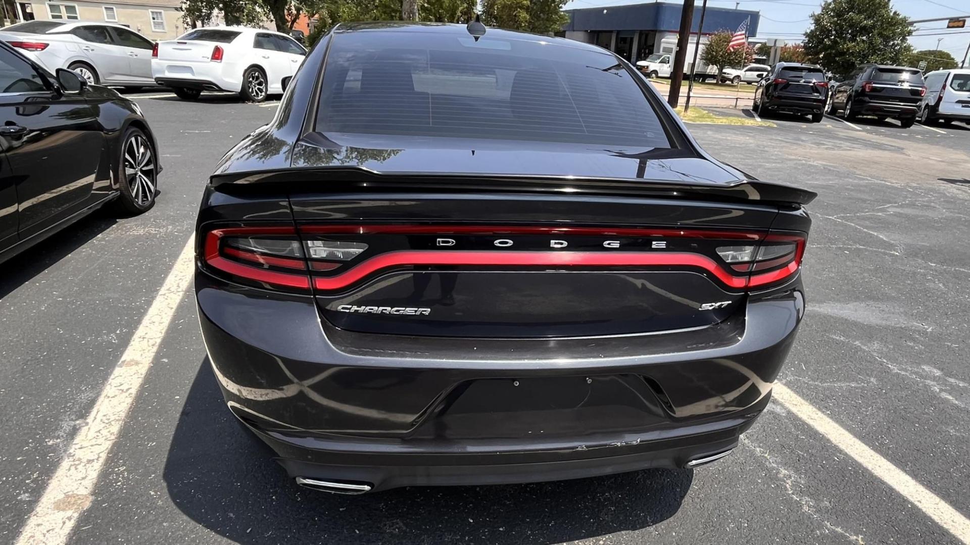 2016 Dodge Charger SXT (2C3CDXHG4GH) with an 3.6L V6 DOHC 24V engine, 8A transmission, located at 945 E. Jefferson Blvd, Dallas, TX, 75203, (214) 943-7777, 32.752514, -96.811630 - Photo#3