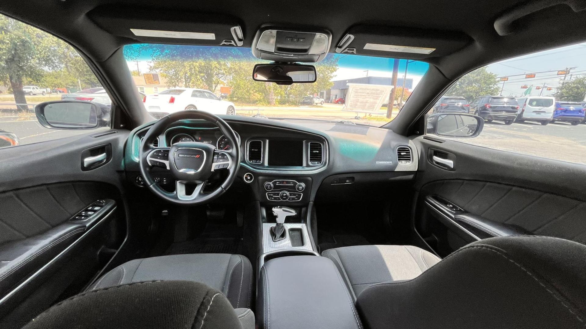 2016 Dodge Charger SXT (2C3CDXHG4GH) with an 3.6L V6 DOHC 24V engine, 8A transmission, located at 945 E. Jefferson Blvd, Dallas, TX, 75203, (214) 943-7777, 32.752514, -96.811630 - Photo#4