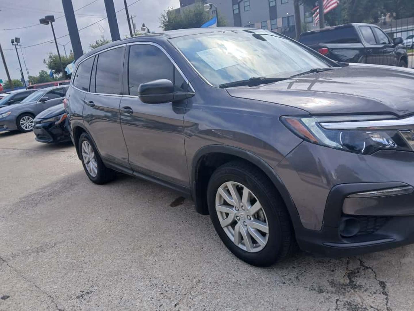 2019 Gray Honda Pilot LX 2WD (5FNYF5H17KB) with an 3.5L V6 SOHC 24V engine, 6A transmission, located at 945 E. Jefferson Blvd, Dallas, TX, 75203, (214) 943-7777, 32.752514, -96.811630 - Photo#2