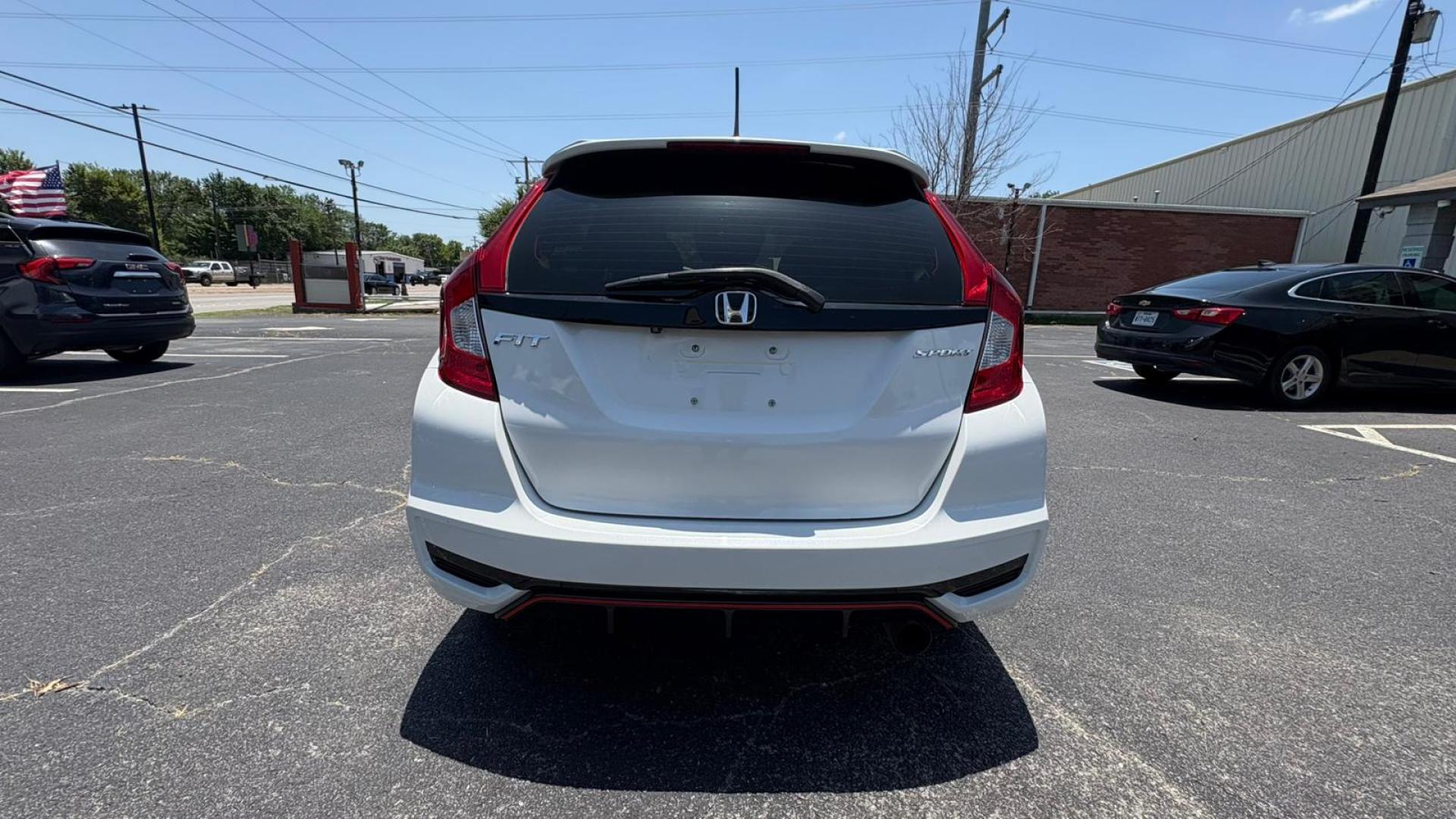 2020 white Honda Fit Sport CVT (3HGGK5H69LM) with an 1.5L L4 SOHC 16V engine, CVT transmission, located at 945 E. Jefferson Blvd, Dallas, TX, 75203, (214) 943-7777, 32.752514, -96.811630 - Photo#3