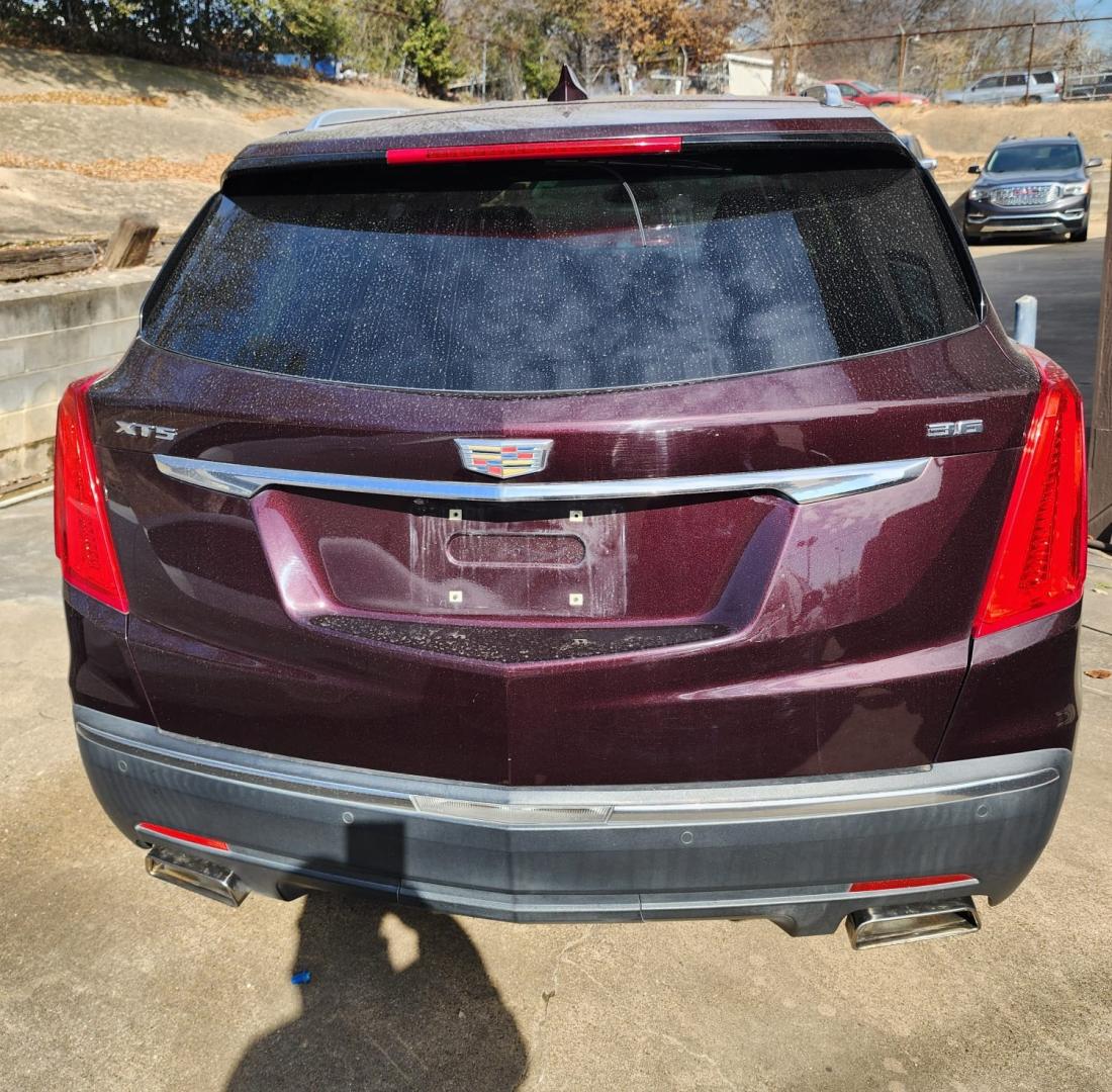 2017 Purple Cadillac XT5 Luxury (1GYKNBRS8HZ) with an 3.6L V6 DOHC 24V engine, 8A transmission, located at 945 E. Jefferson Blvd, Dallas, TX, 75203, (214) 943-7777, 32.752514, -96.811630 - Photo#3